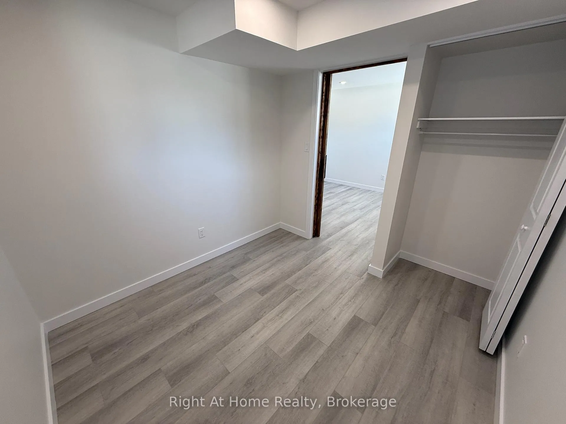 Photo 8 of 237 Benninger Drive, Kitchener — HOMEH