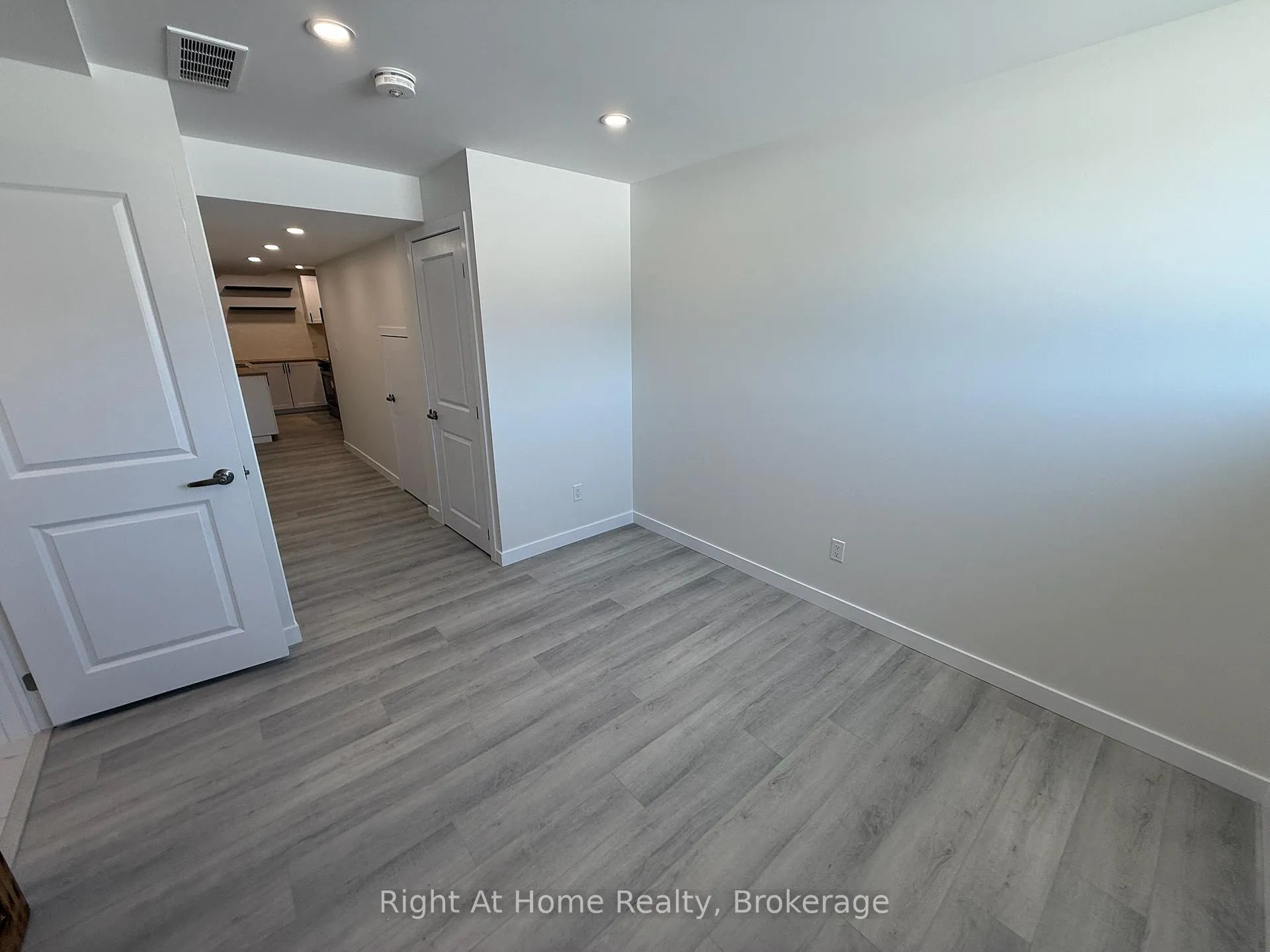 Photo 9 of 237 Benninger Drive, Kitchener — HOMEH
