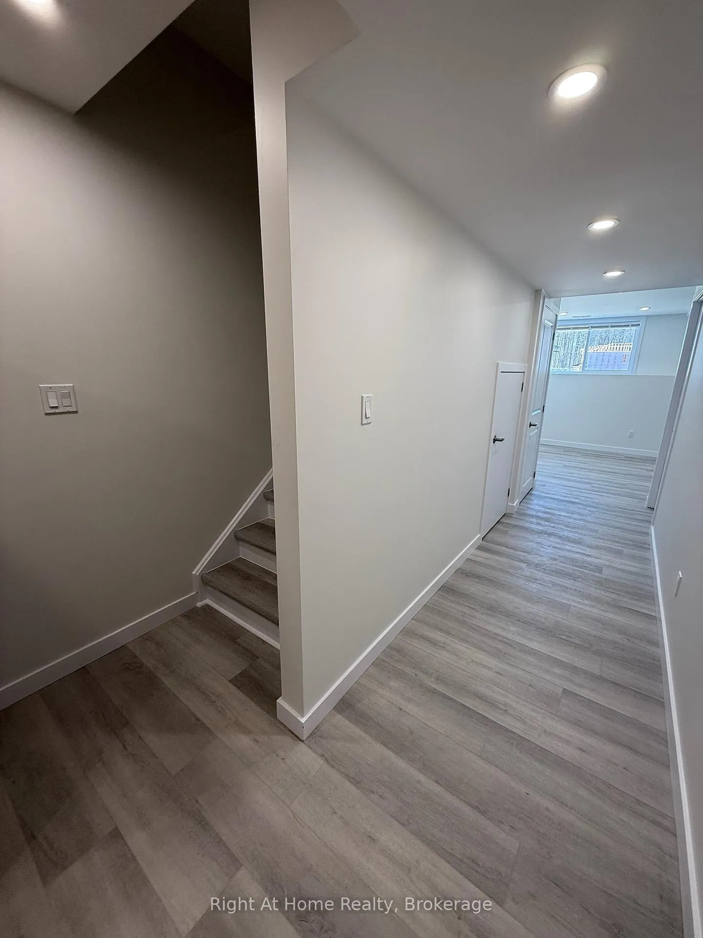 Photo 10 of 237 Benninger Drive, Kitchener — HOMEH