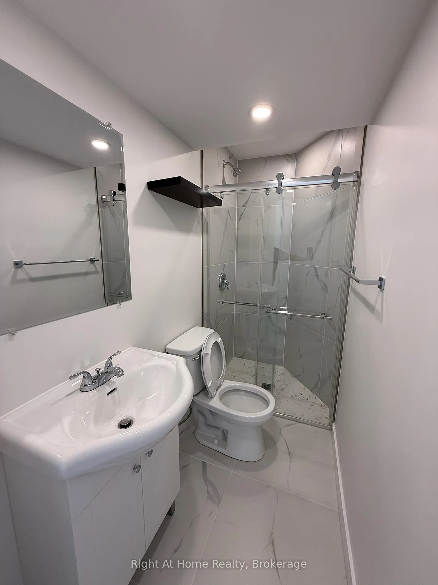 Photo 13 of 237 Benninger Drive, Kitchener — HOMEH
