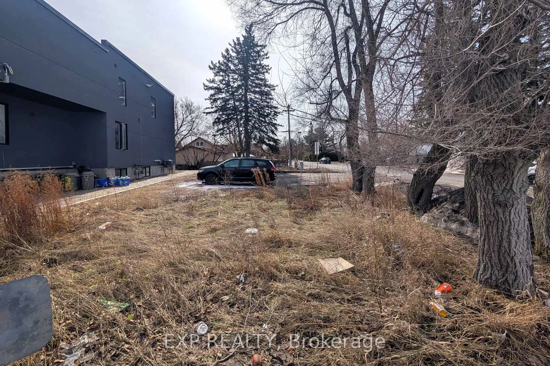Photo 5 of 2 Pender Street, Ottawa, Meadowlands/St. Claire Gardens — HOMEH