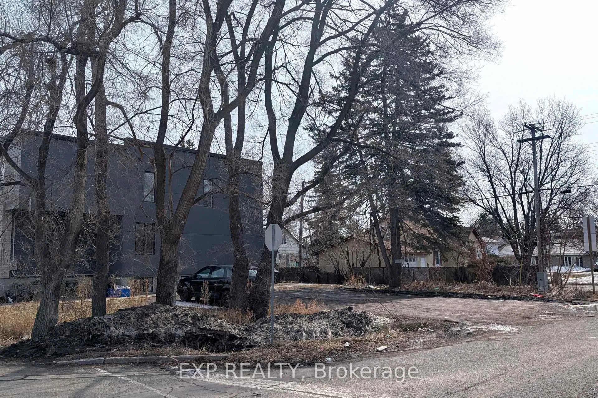 Photo 9 of 2 Pender Street, Ottawa, Meadowlands/St. Claire Gardens — HOMEH