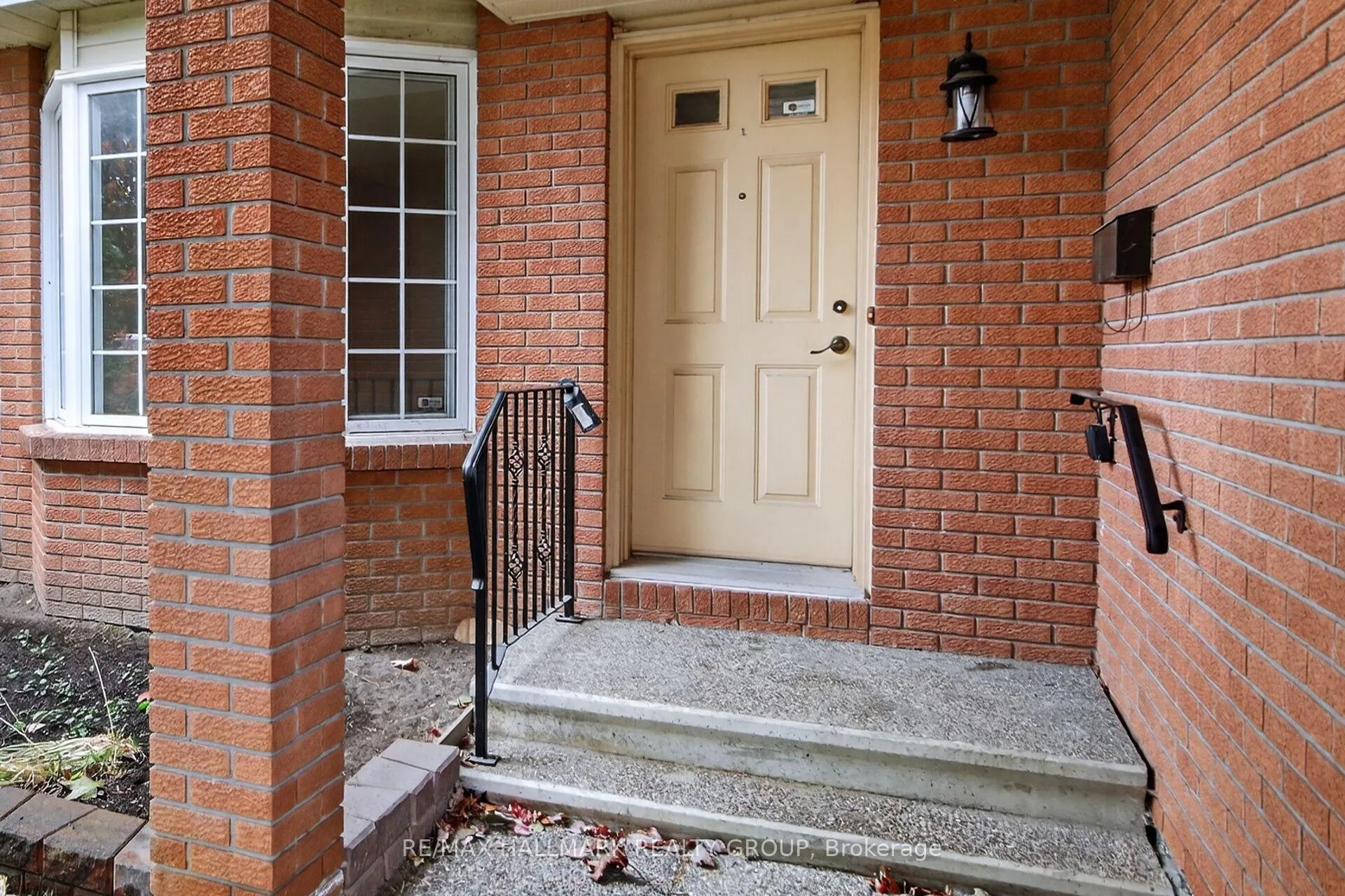 Photo 2 of 32 Pheasant Run Drive, Ottawa, Barrhaven - Pheasant Run — HOMEH