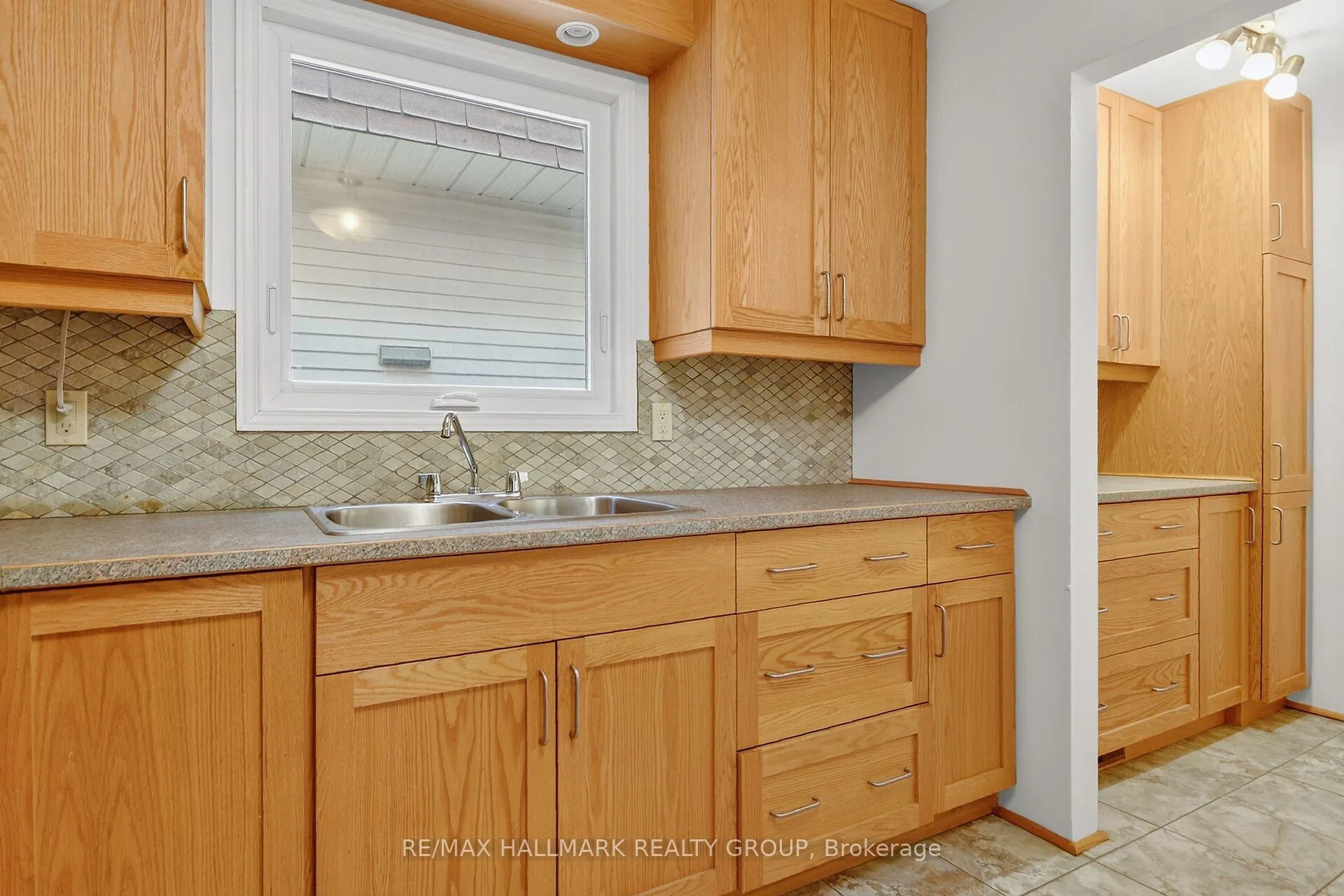 Photo 7 of 32 Pheasant Run Drive, Ottawa, Barrhaven - Pheasant Run — HOMEH