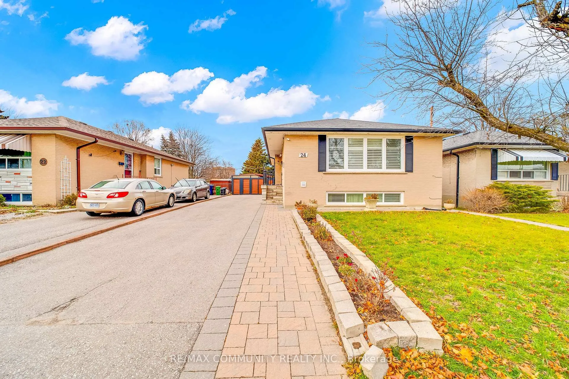Photo 2 of 24 Hurley Crescent, Scarborough, Bendale — HOMEH