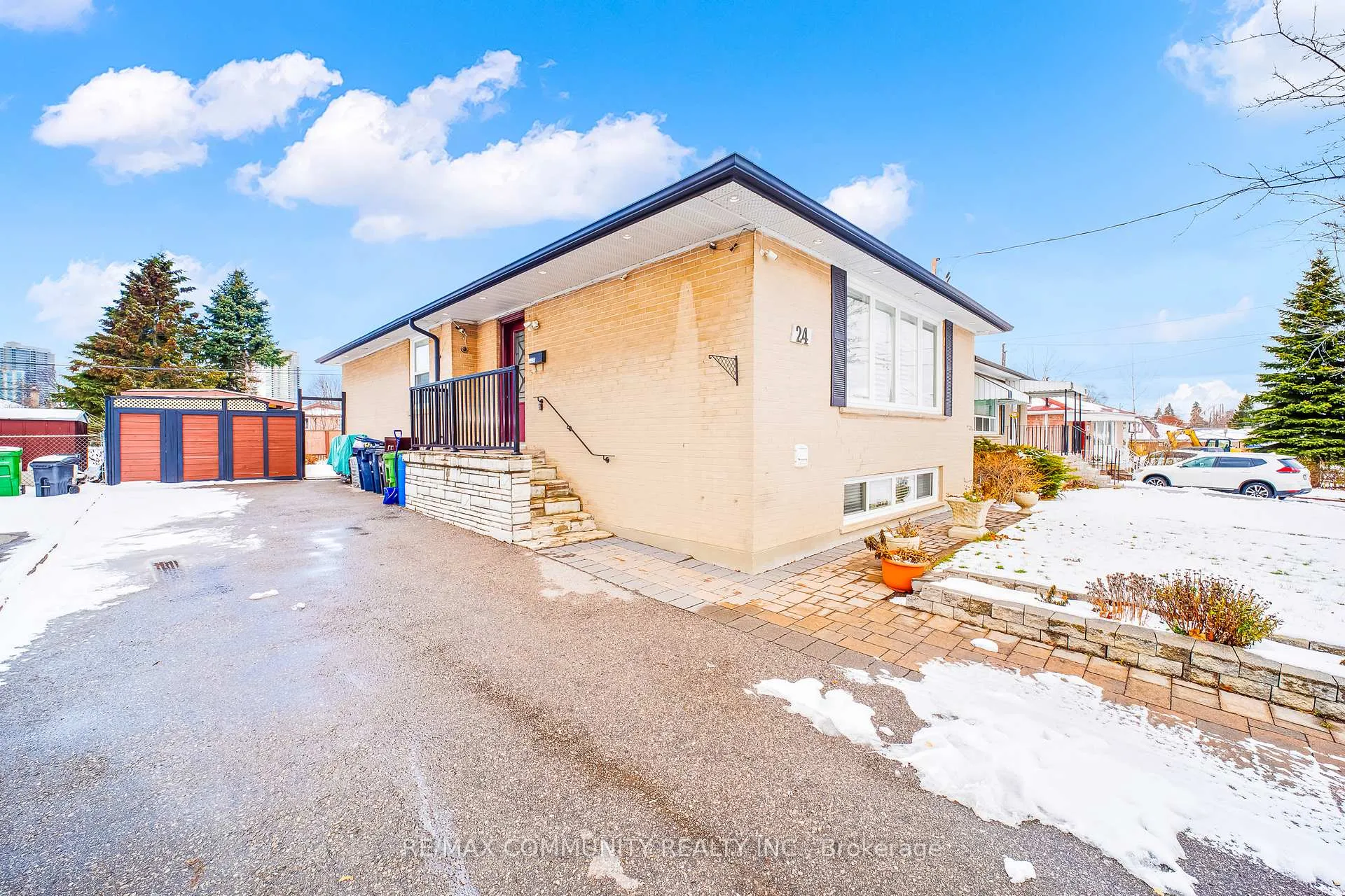 Photo 4 of 24 Hurley Crescent, Scarborough, Bendale — HOMEH