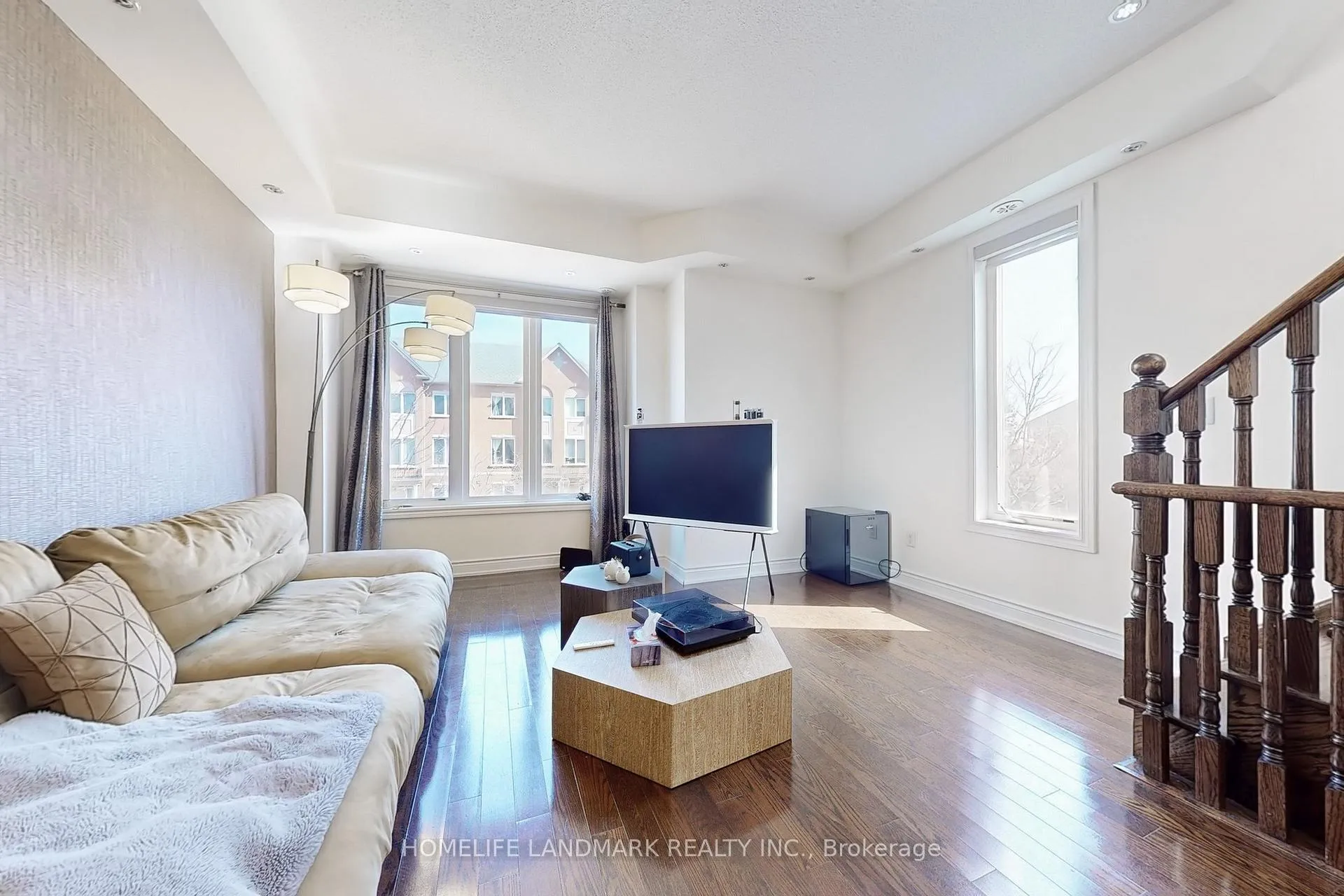 Photo 3 of 231 South Park Road, Markham, Commerce Valley — HOMEH