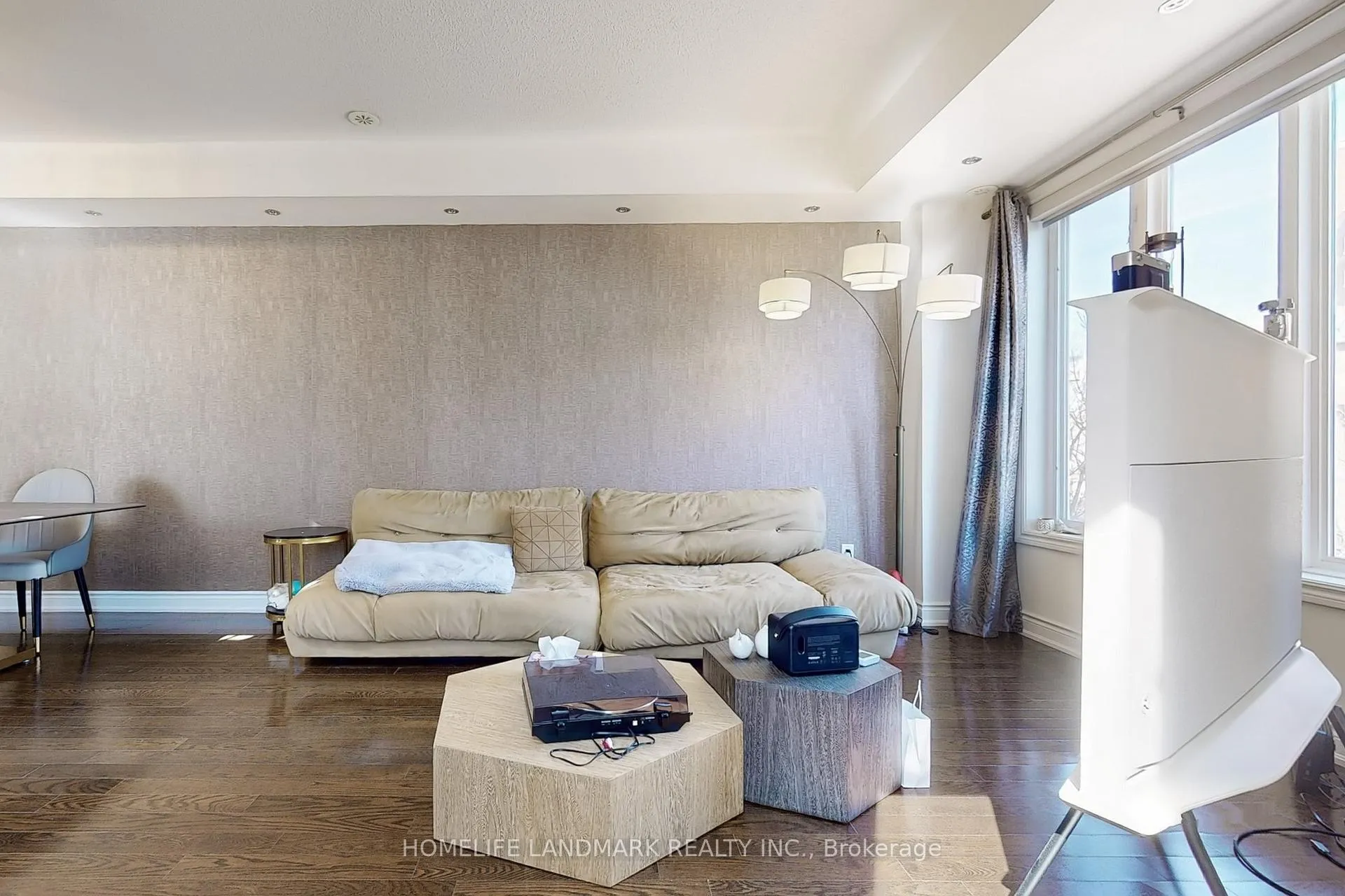 Photo 4 of 231 South Park Road, Markham, Commerce Valley — HOMEH