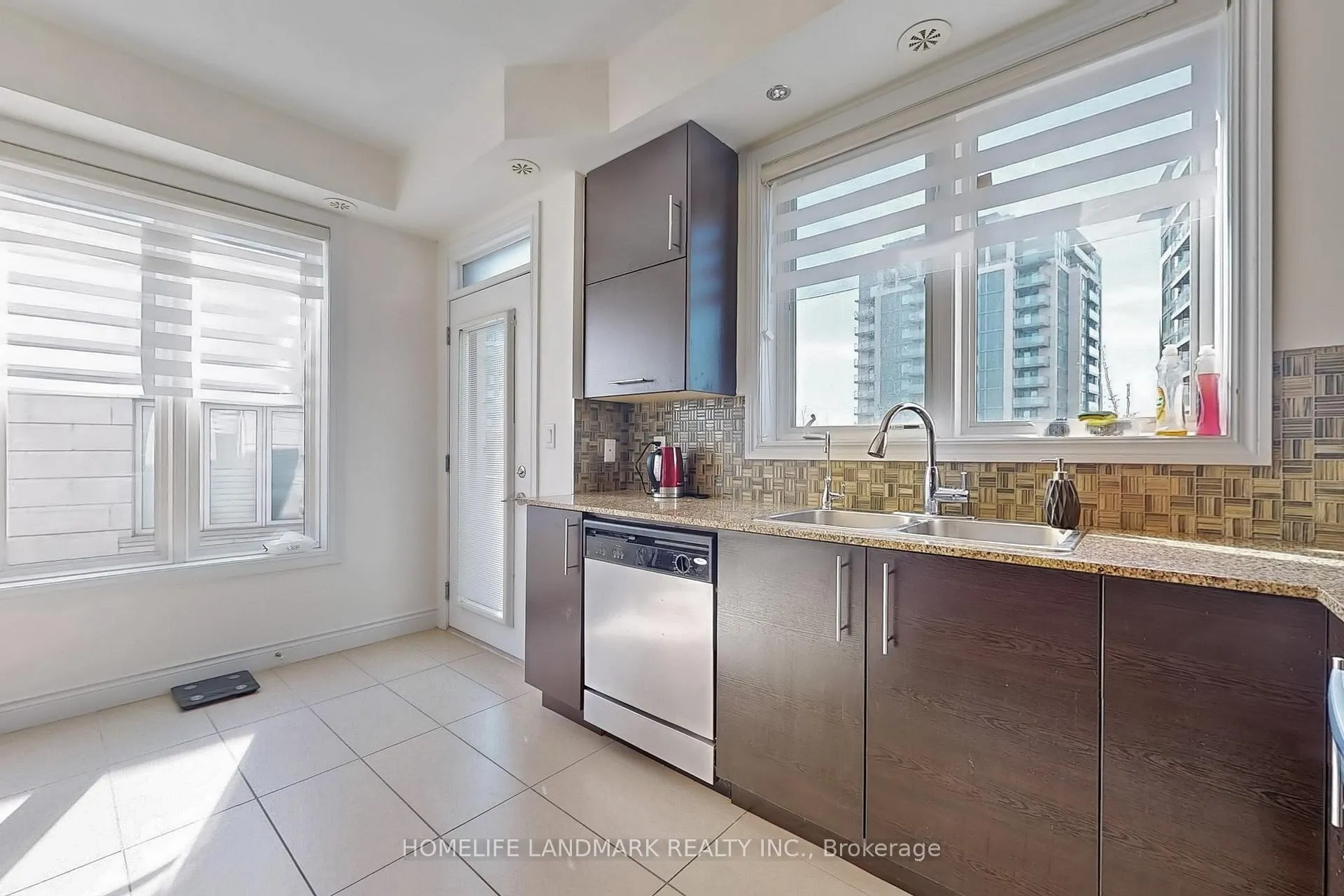 Photo 13 of 231 South Park Road, Markham, Commerce Valley — HOMEH