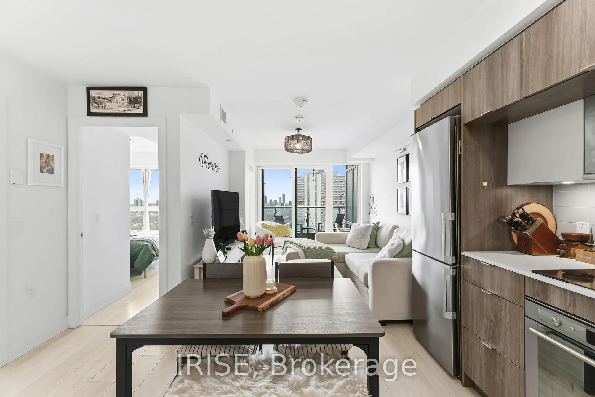 Front of Unit 2019, 585 Bloor St E