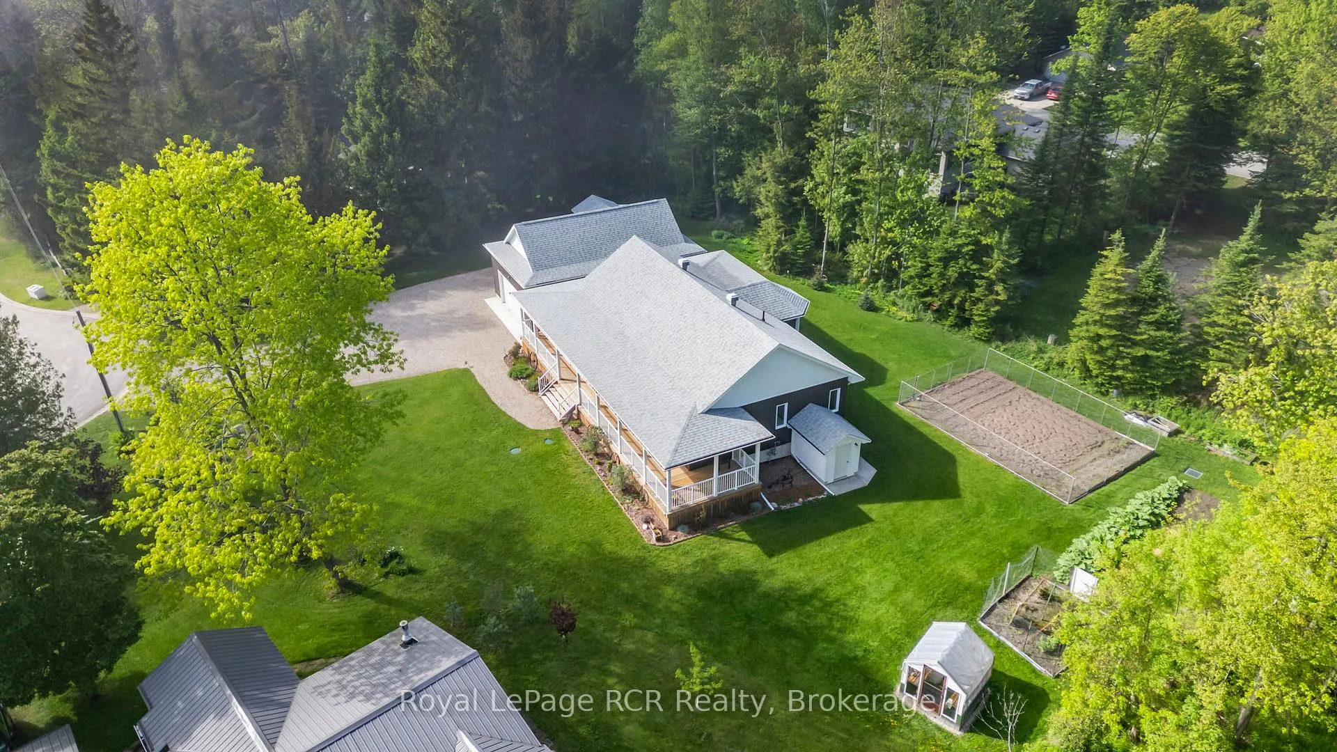 Photo 2 of 615 Cayuga Crescent, Huron-Kinloss — HOMEH