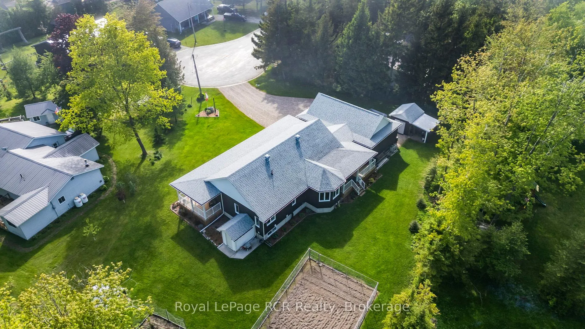 Photo 3 of 615 Cayuga Crescent, Huron-Kinloss — HOMEH