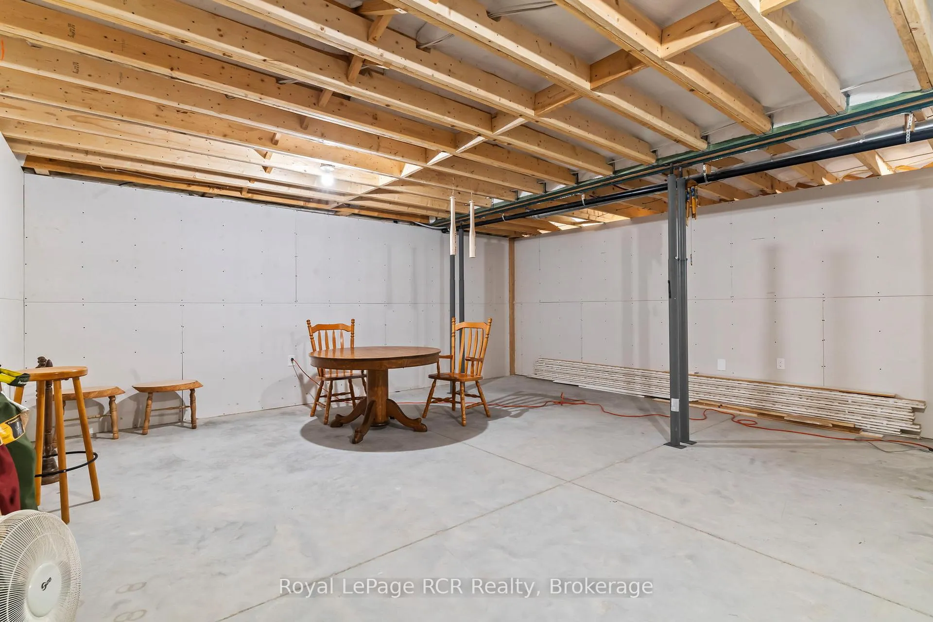 Photo 27 of 615 Cayuga Crescent, Huron-Kinloss — HOMEH