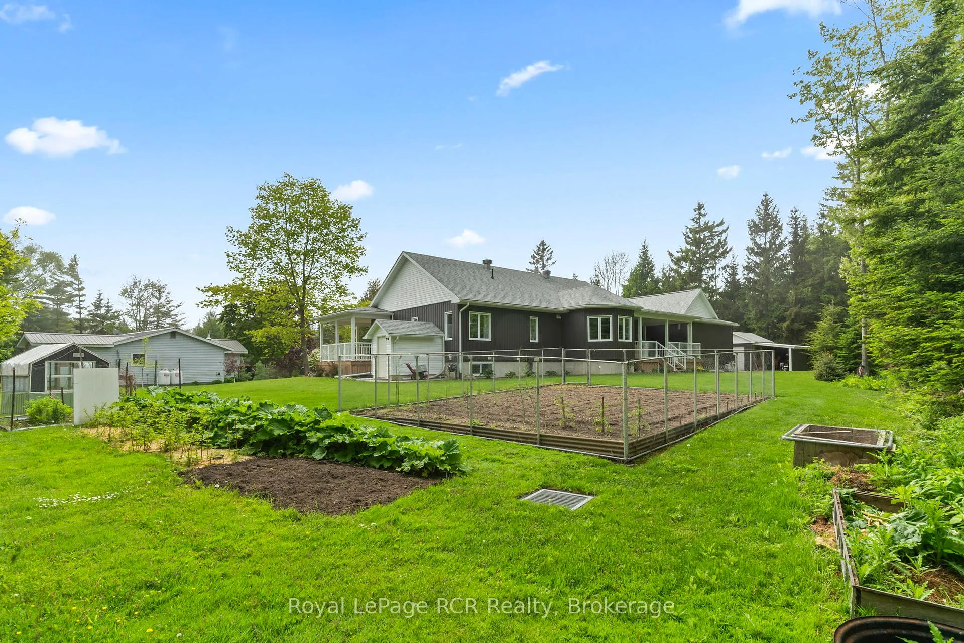 Photo 36 of 615 Cayuga Crescent, Huron-Kinloss — HOMEH
