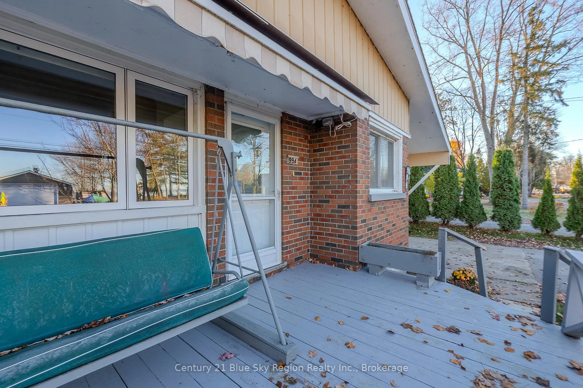 Photo 2 of 994 Premier Road, North Bay, Ferris — HOMEH