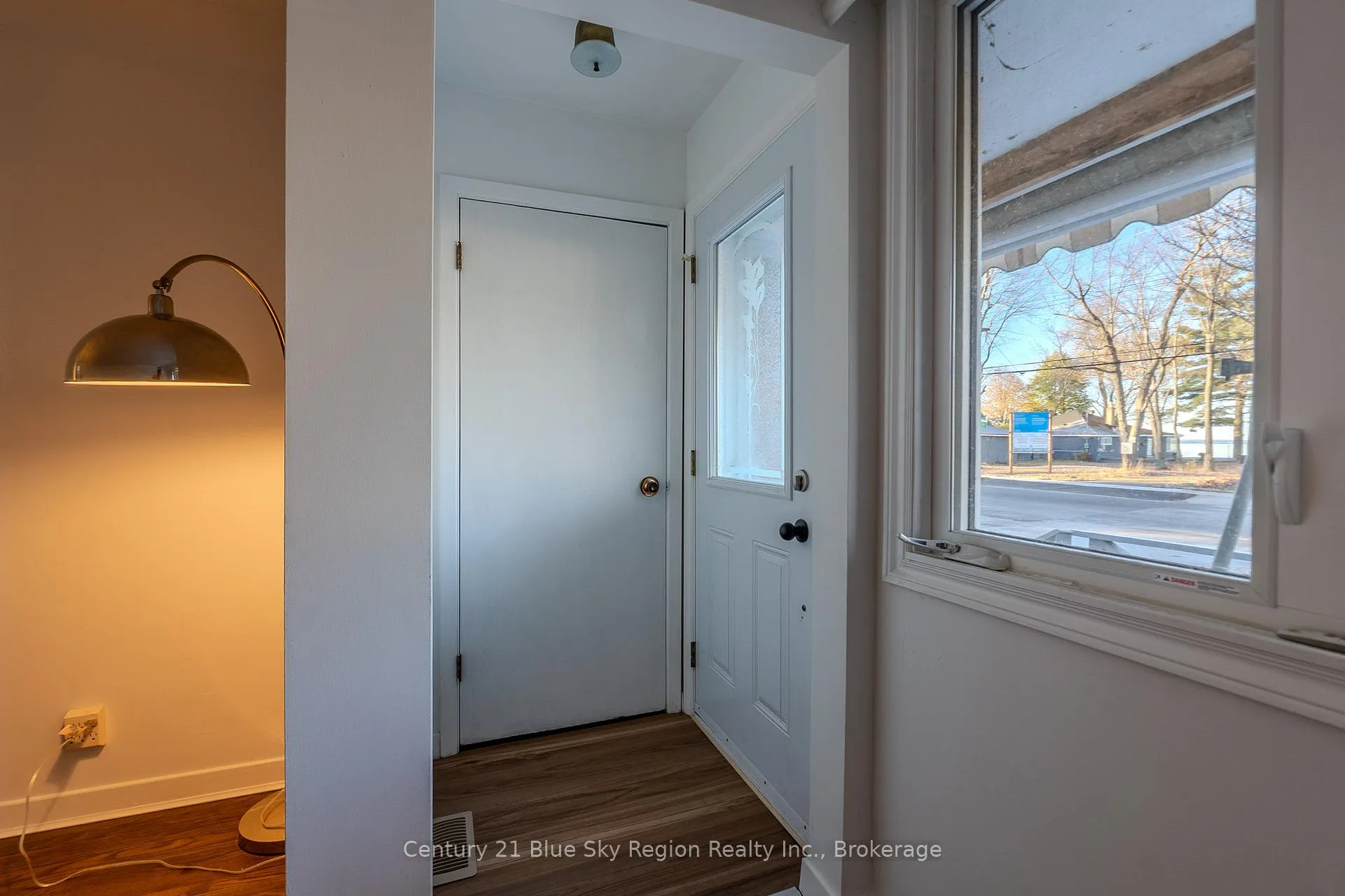 Photo 3 of 994 Premier Road, North Bay, Ferris — HOMEH
