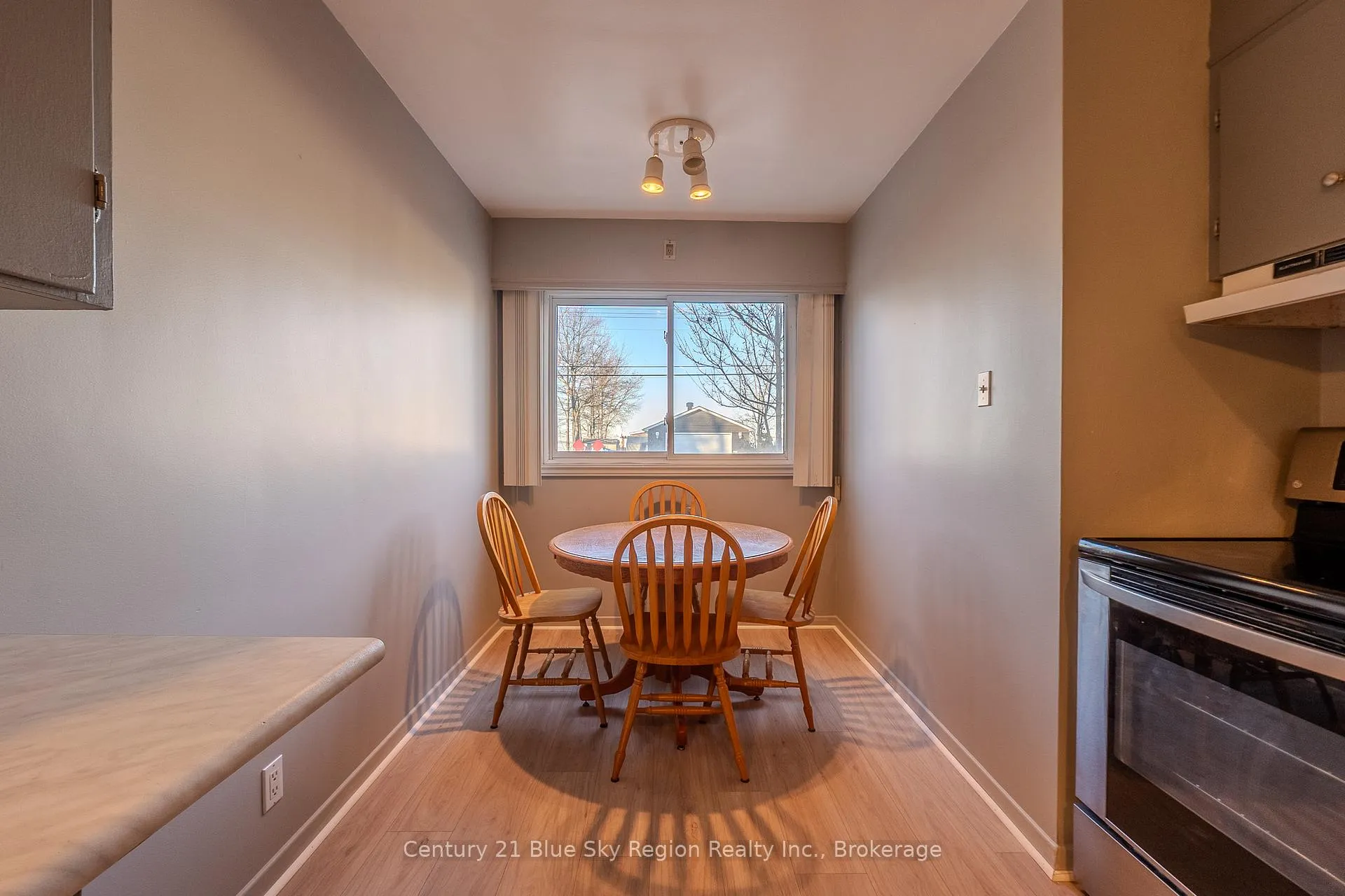 Photo 7 of 994 Premier Road, North Bay, Ferris — HOMEH