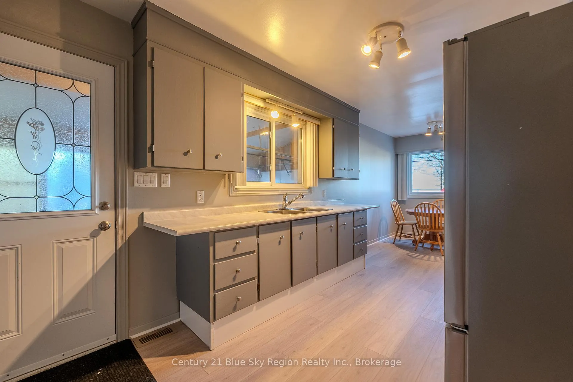 Photo 8 of 994 Premier Road, North Bay, Ferris — HOMEH