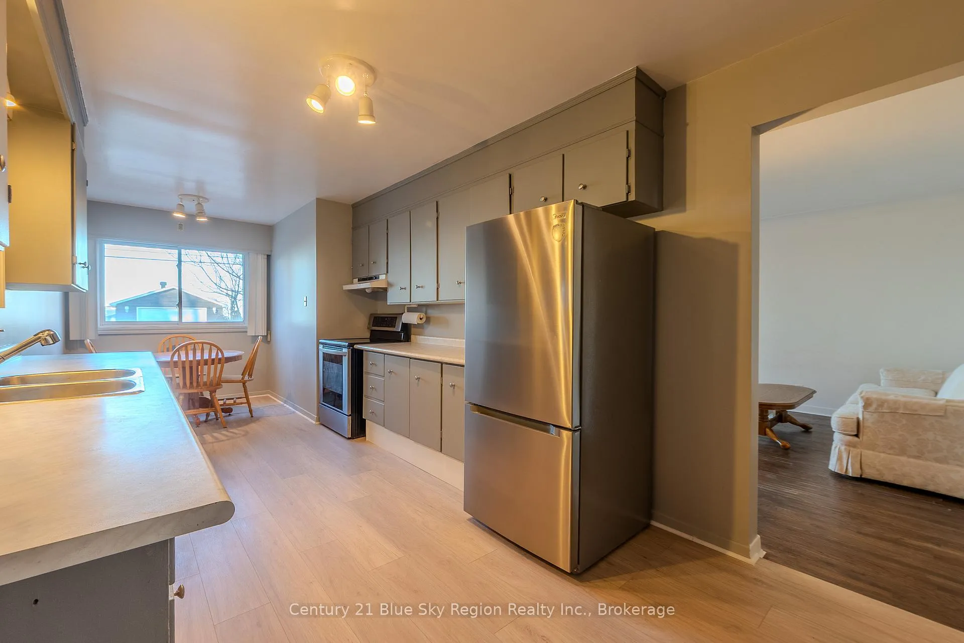 Photo 10 of 994 Premier Road, North Bay, Ferris — HOMEH