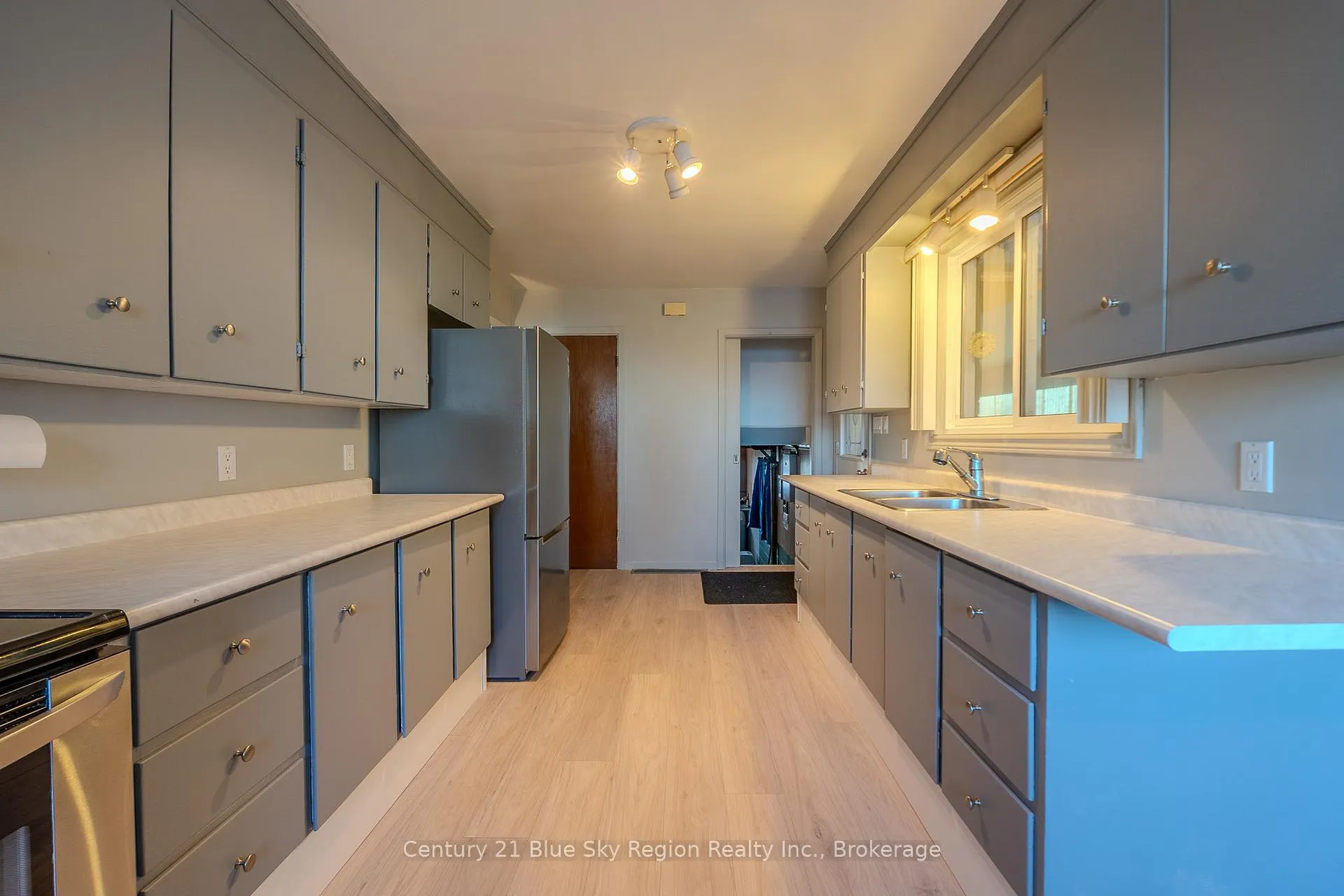 Photo 12 of 994 Premier Road, North Bay, Ferris — HOMEH