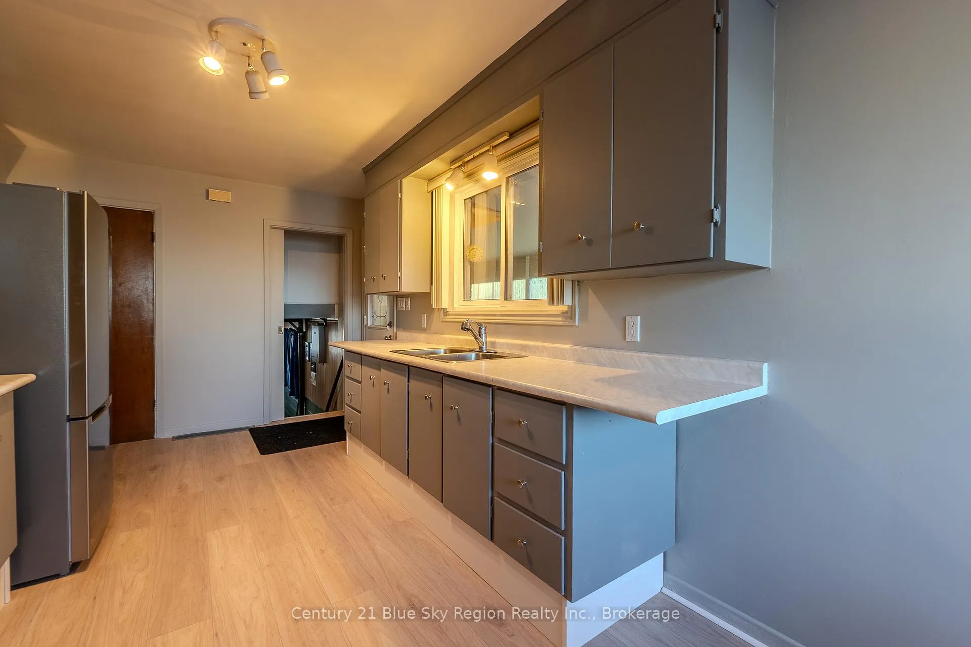 Photo 13 of 994 Premier Road, North Bay, Ferris — HOMEH