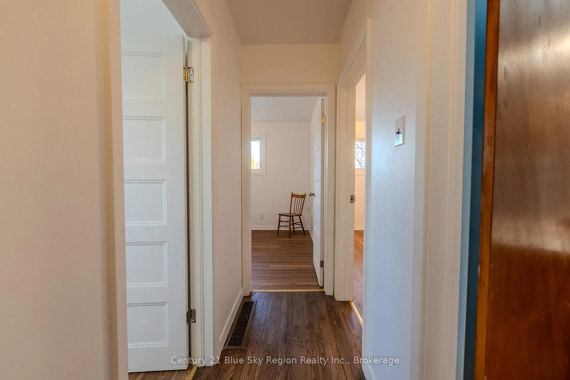 Photo 14 of 994 Premier Road, North Bay, Ferris — HOMEH