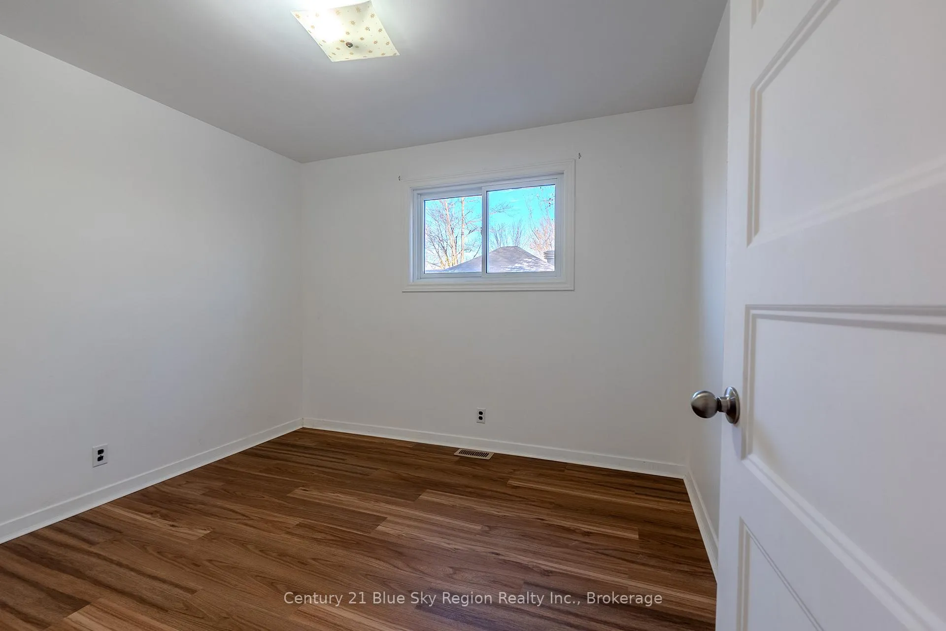 Photo 18 of 994 Premier Road, North Bay, Ferris — HOMEH