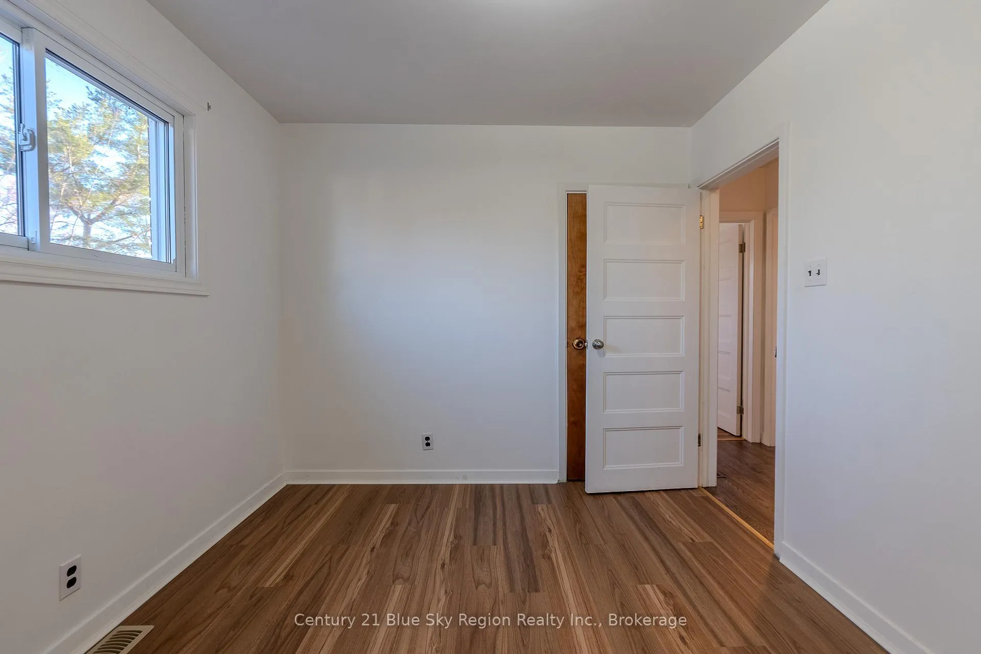 Photo 19 of 994 Premier Road, North Bay, Ferris — HOMEH