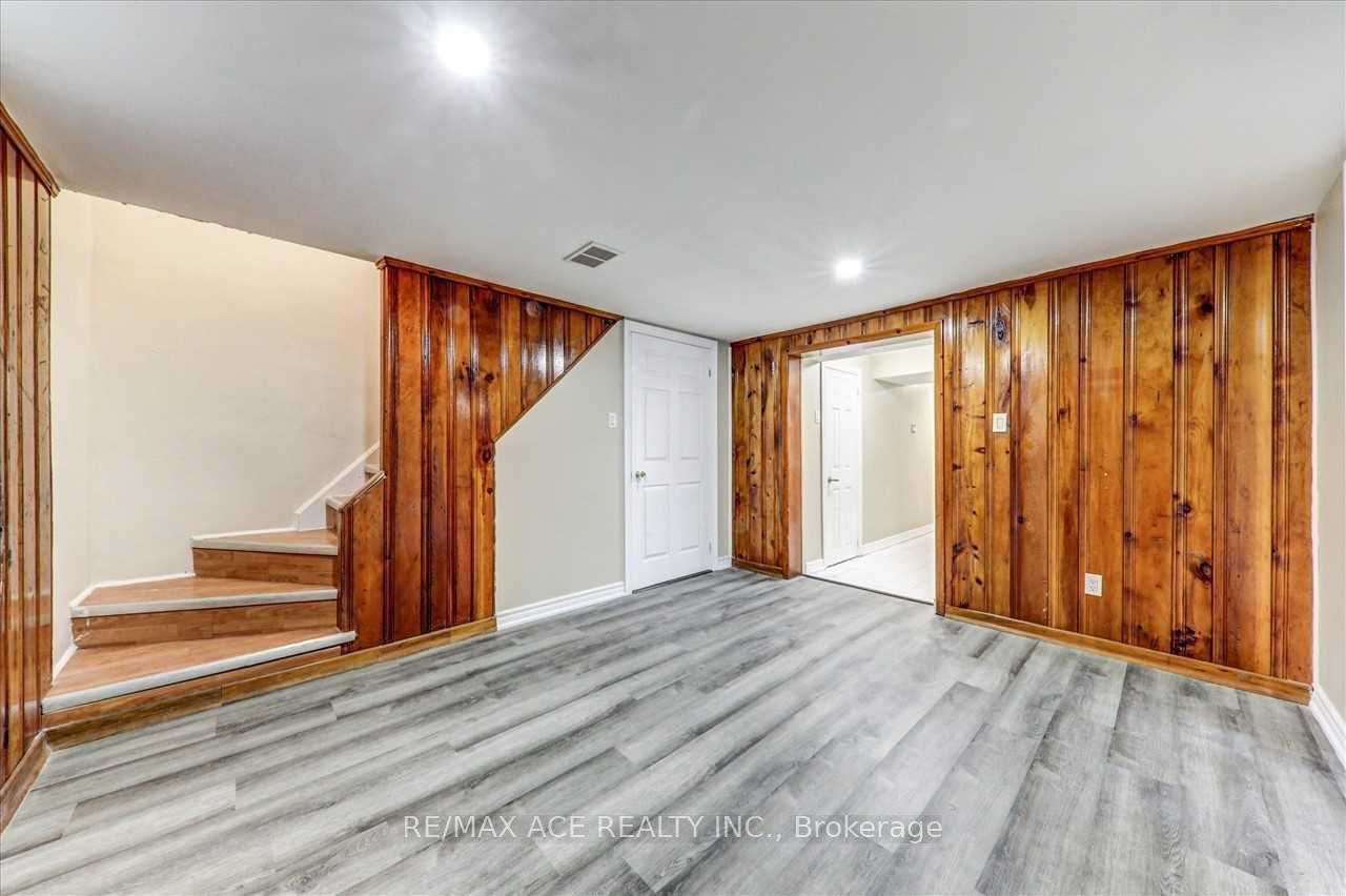 Photo 3 of Unit Bsmt, 50 Gully Drive, Scarborough, Bendale — HOMEH