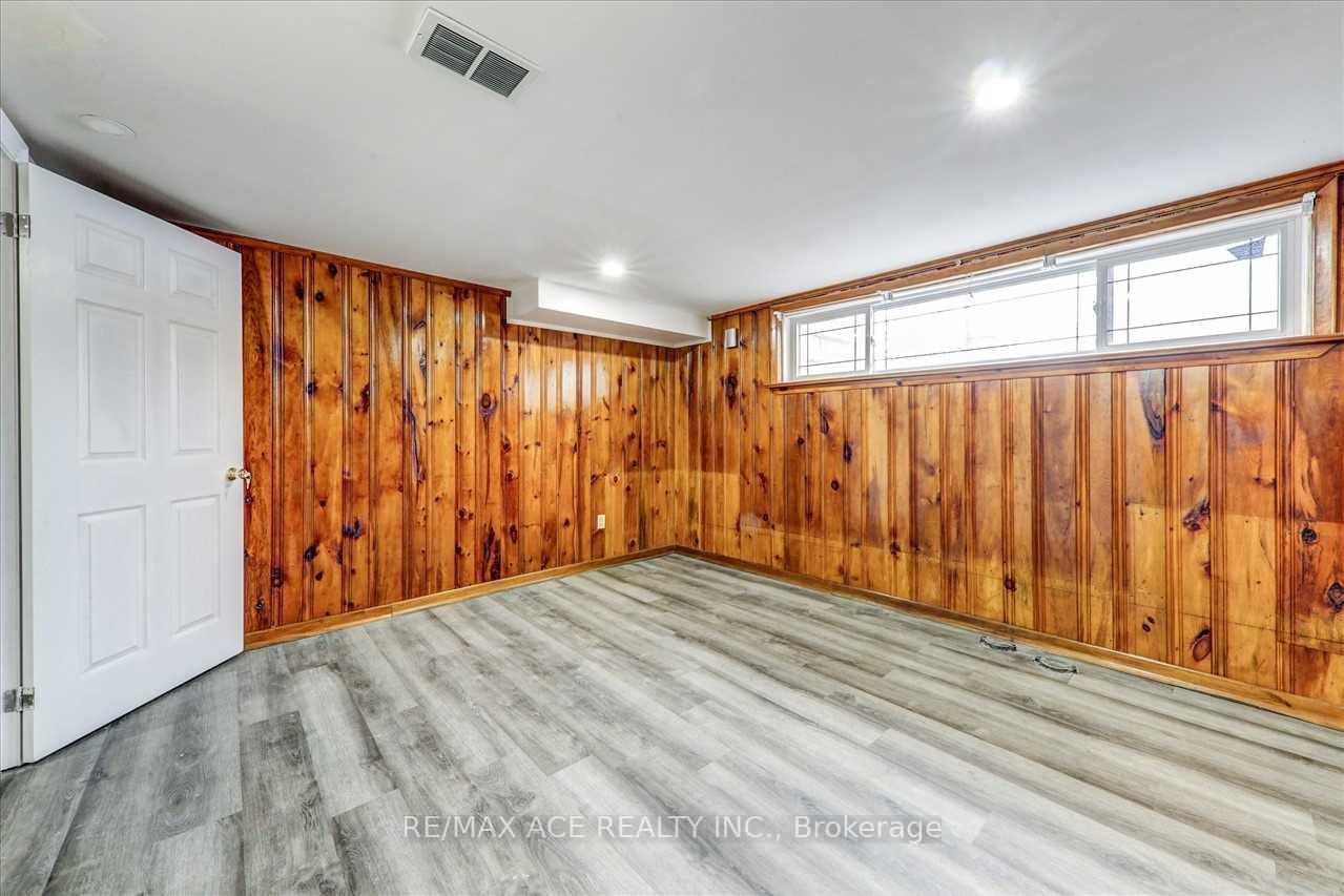 Photo 5 of Unit Bsmt, 50 Gully Drive, Scarborough, Bendale — HOMEH