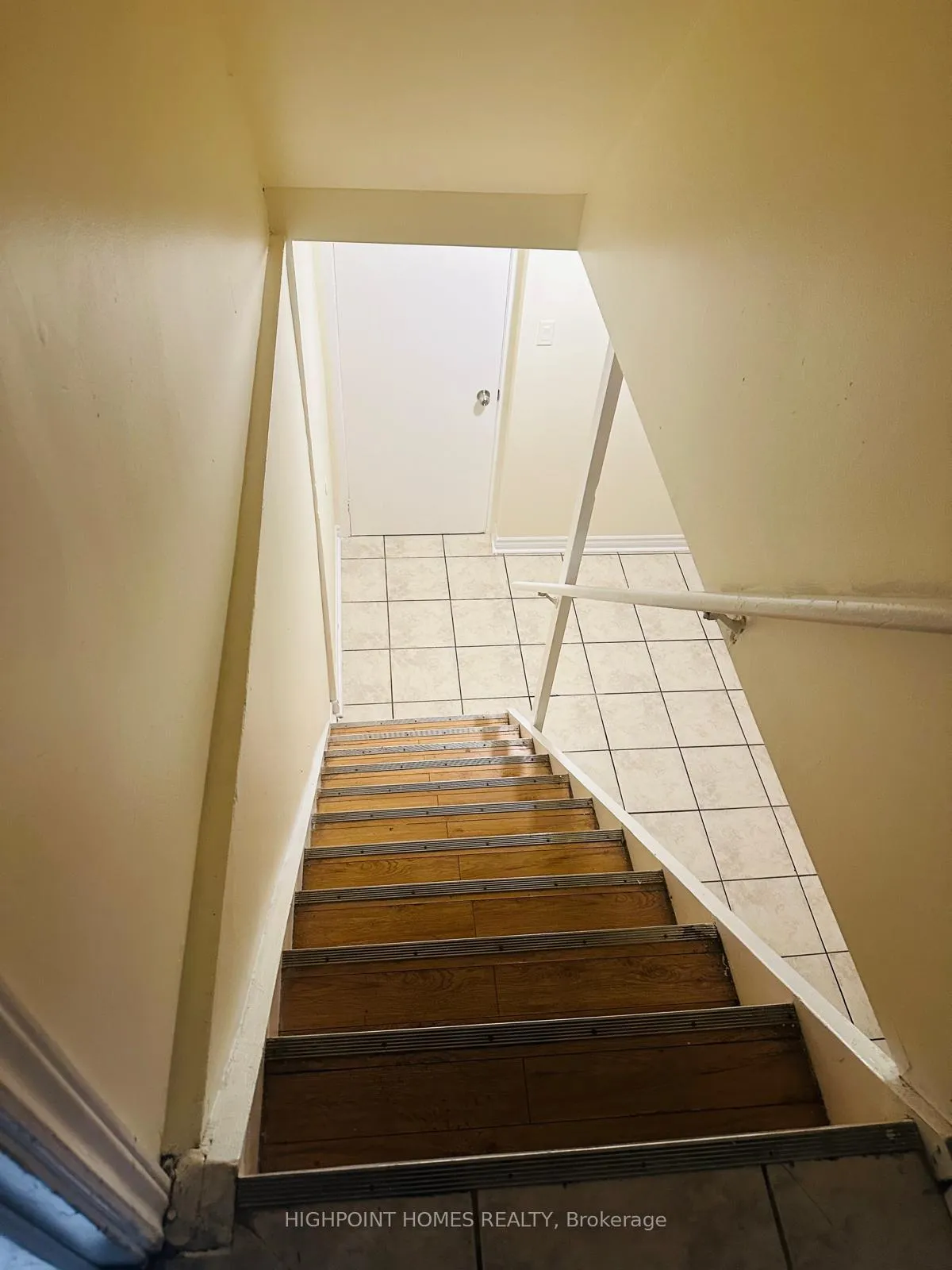 Photo 2 of Unit Bsmt, 2 William Honey Crescent, Markham, Middlefield — HOMEH