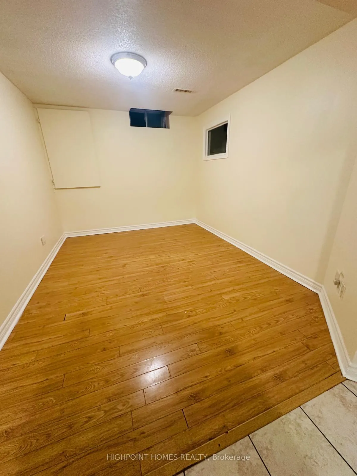 Photo 5 of Unit Bsmt, 2 William Honey Crescent, Markham, Middlefield — HOMEH