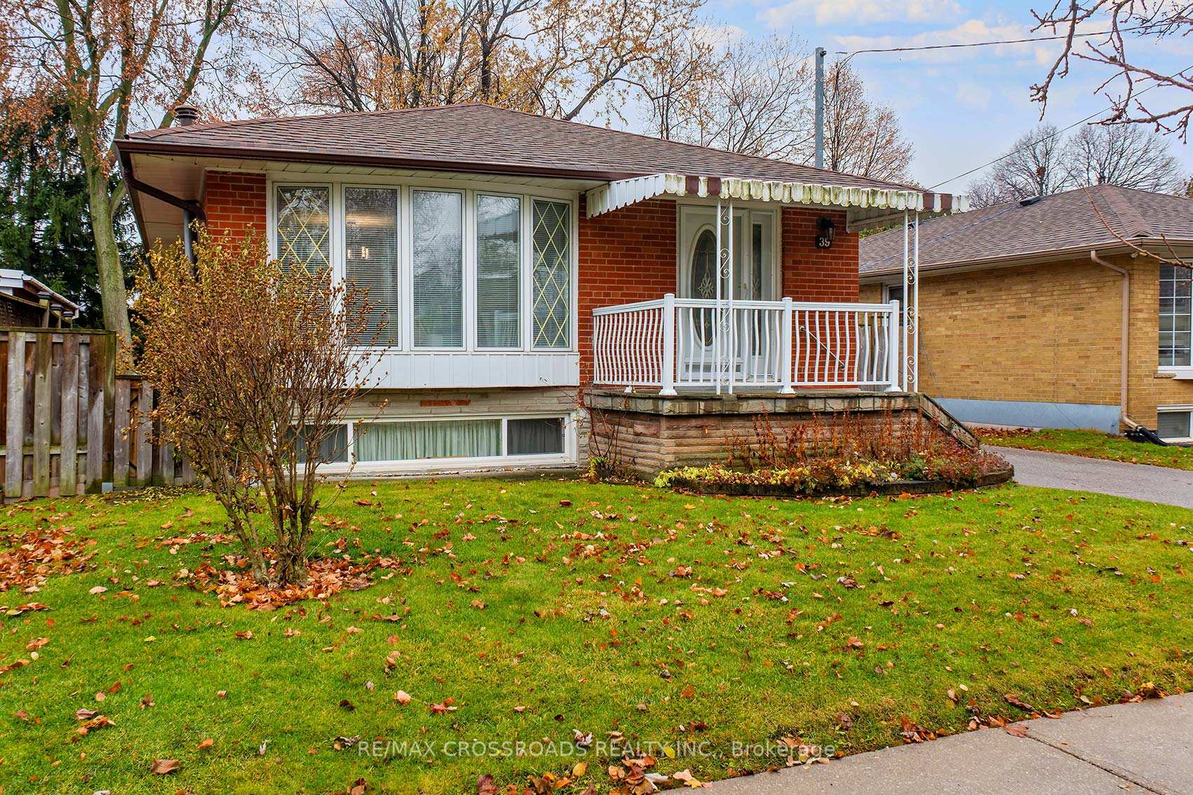 Photo 2 of 39 Pandora Circle, Scarborough, Woburn — HOMEH