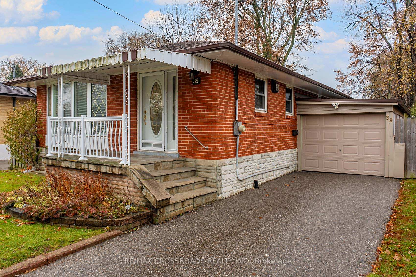 Photo 3 of 39 Pandora Circle, Scarborough, Woburn — HOMEH