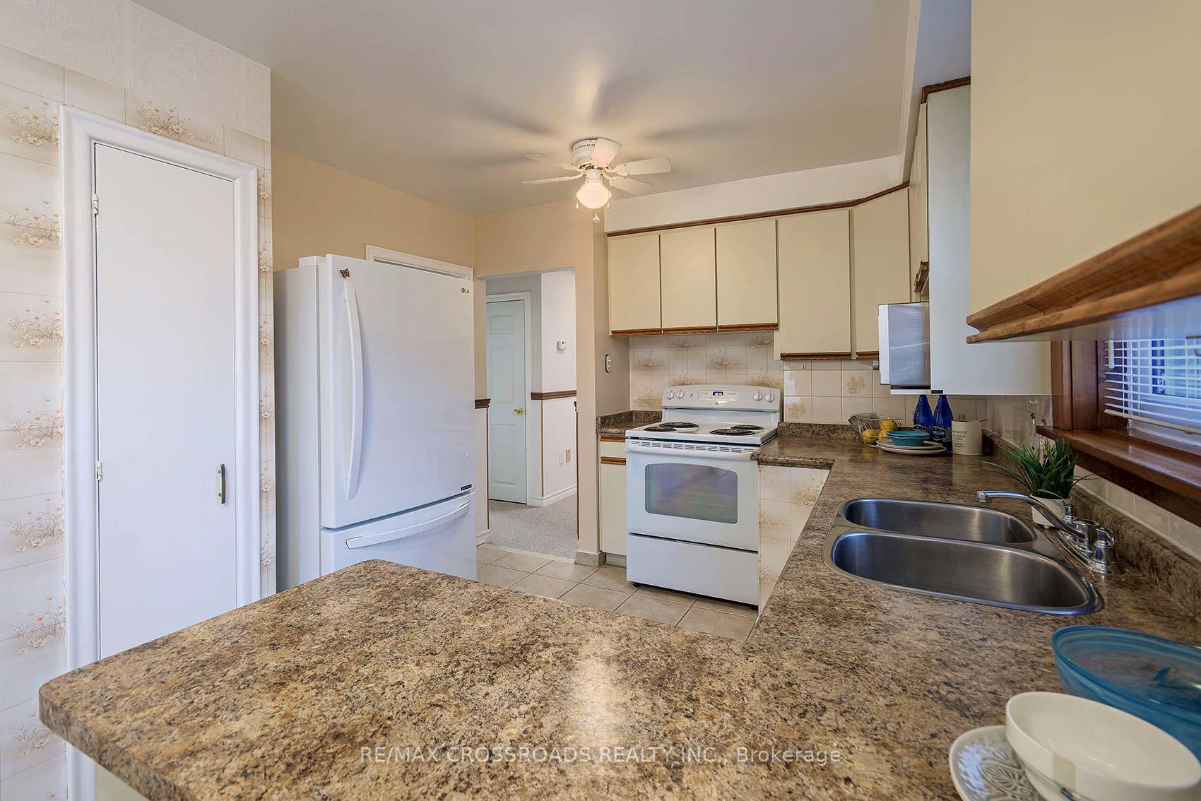 Photo 7 of 39 Pandora Circle, Scarborough, Woburn — HOMEH