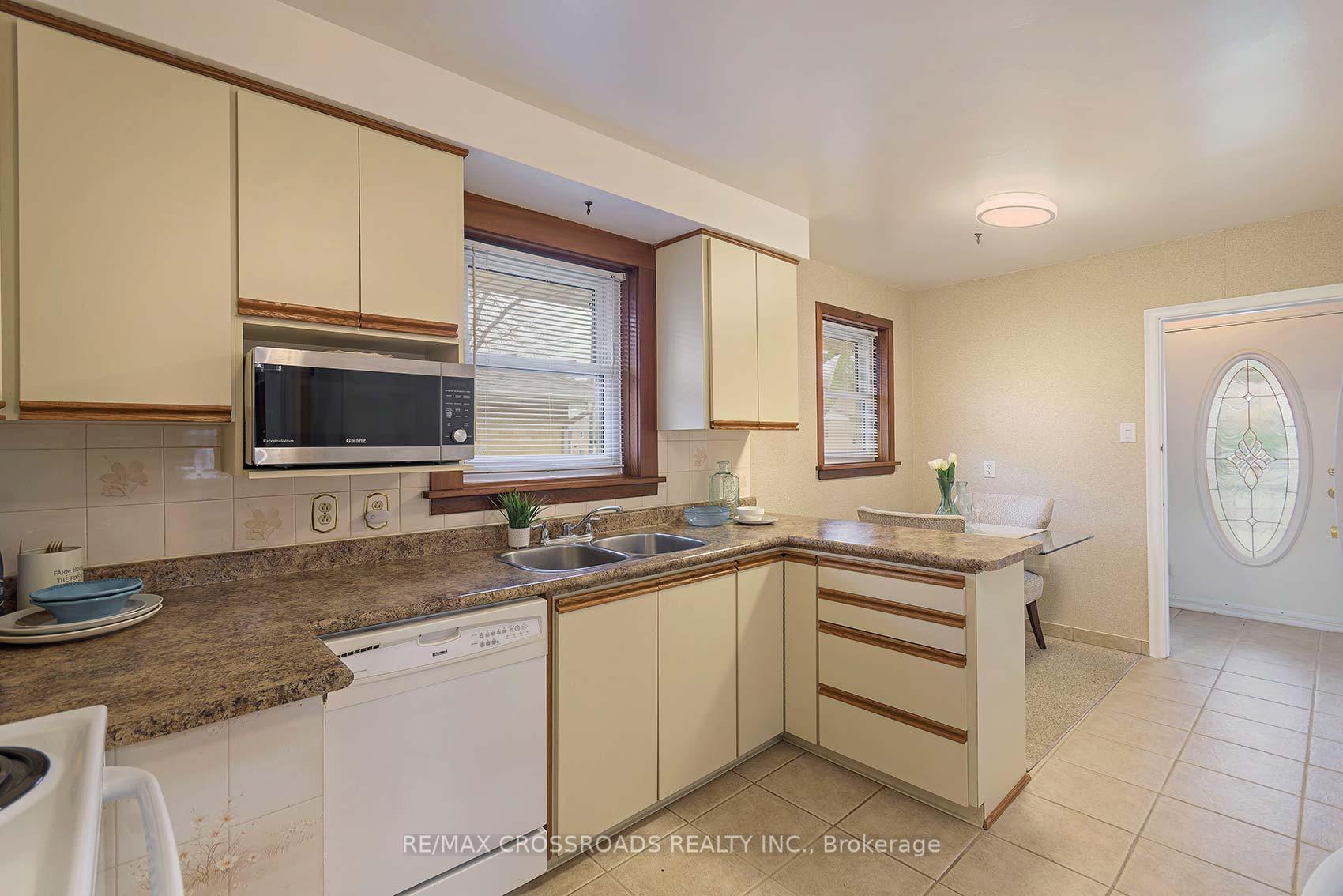 Photo 8 of 39 Pandora Circle, Scarborough, Woburn — HOMEH
