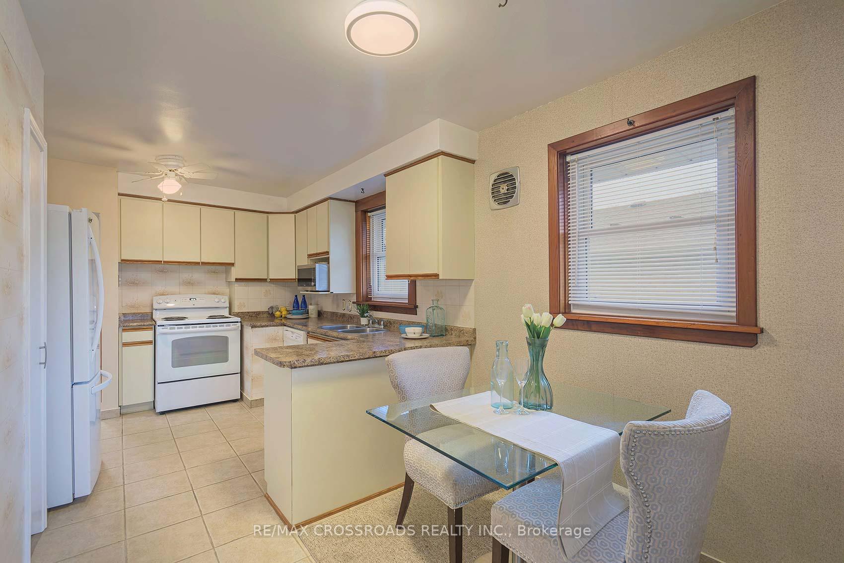 Photo 9 of 39 Pandora Circle, Scarborough, Woburn — HOMEH
