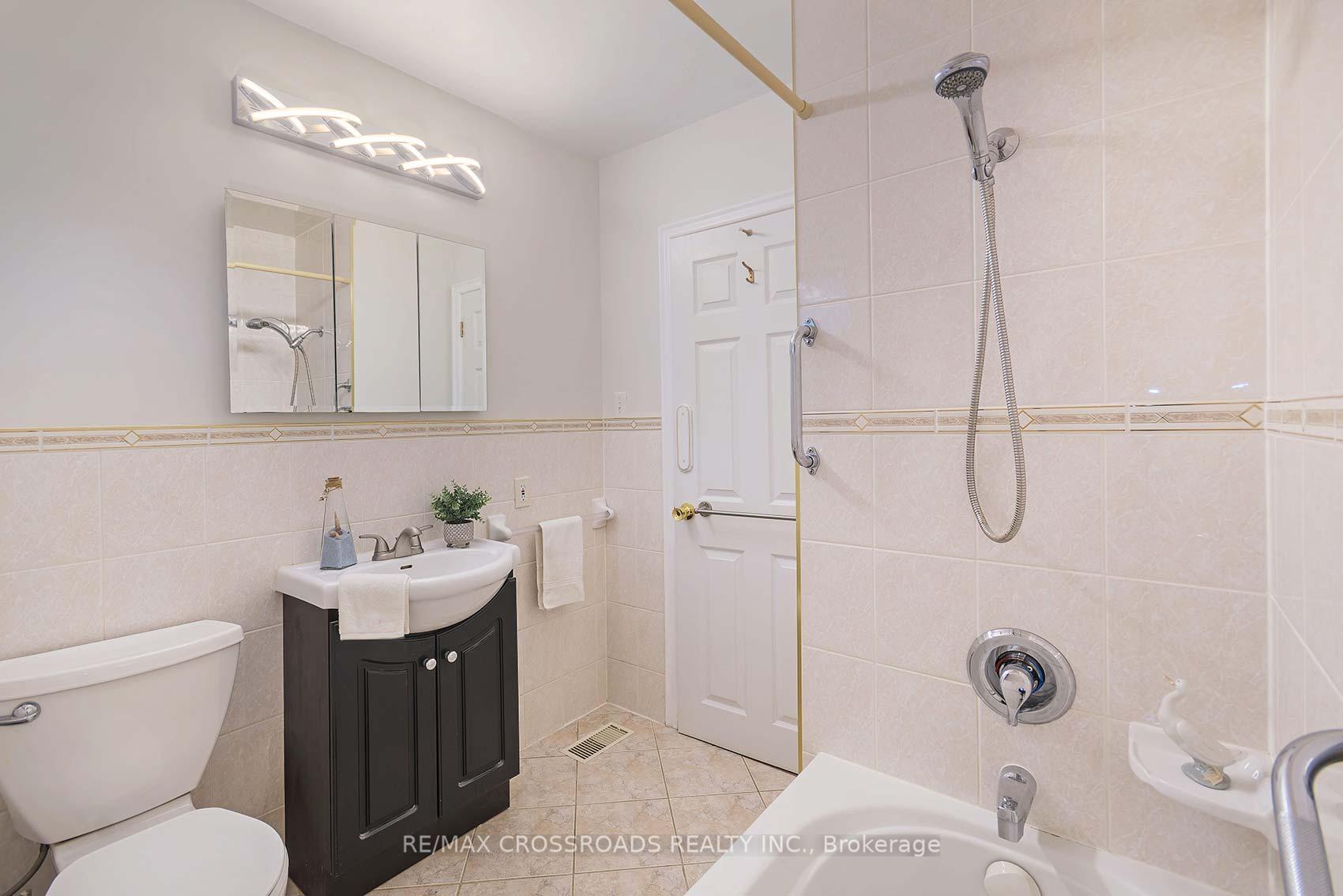 Photo 22 of 39 Pandora Circle, Scarborough, Woburn — HOMEH