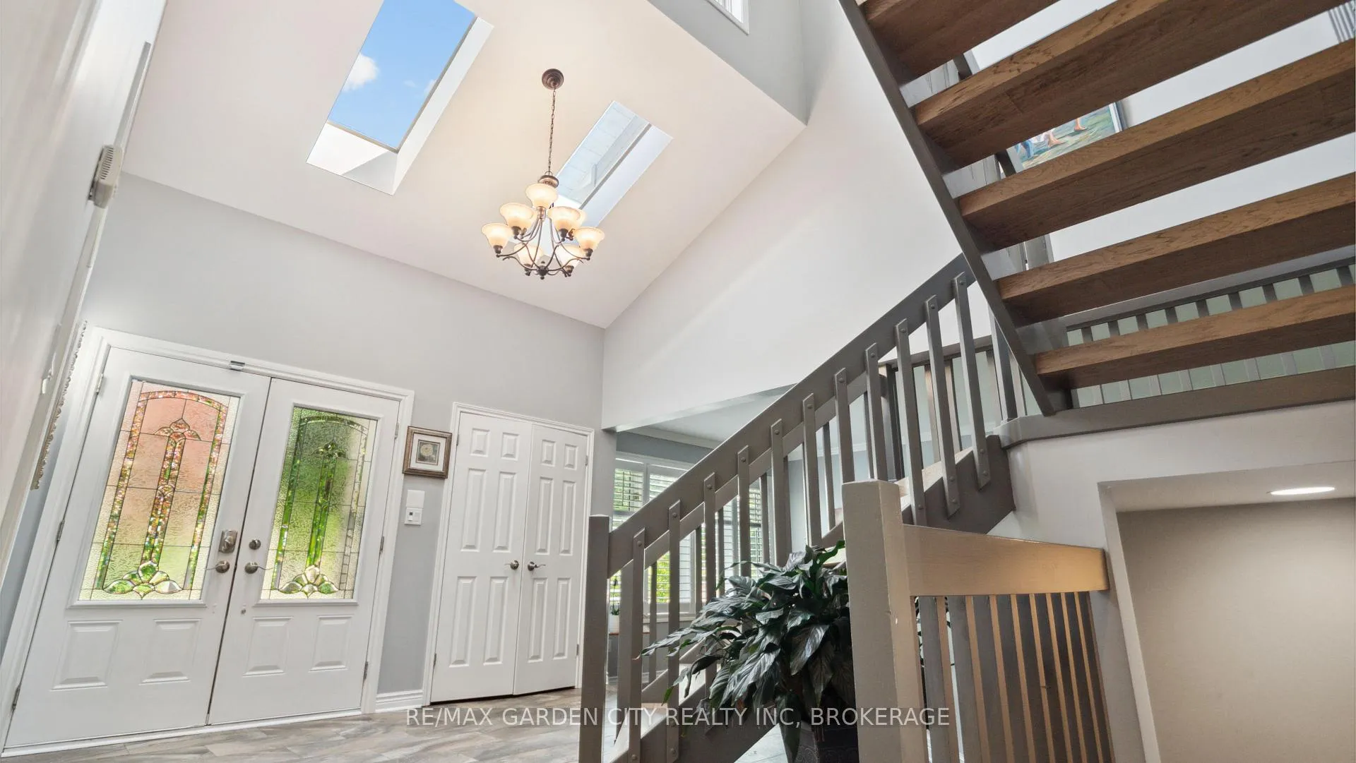 Photo 2 of 6276 Moretta Drive, Niagara Falls, Stamford — HOMEH
