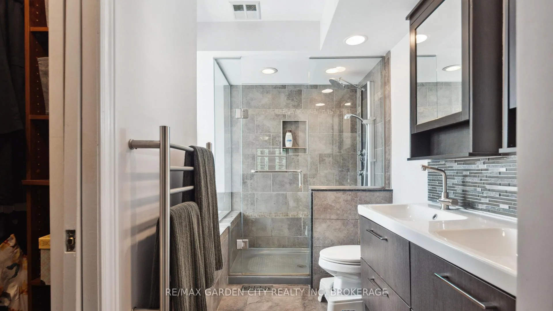 Photo 14 of 6276 Moretta Drive, Niagara Falls, Stamford — HOMEH