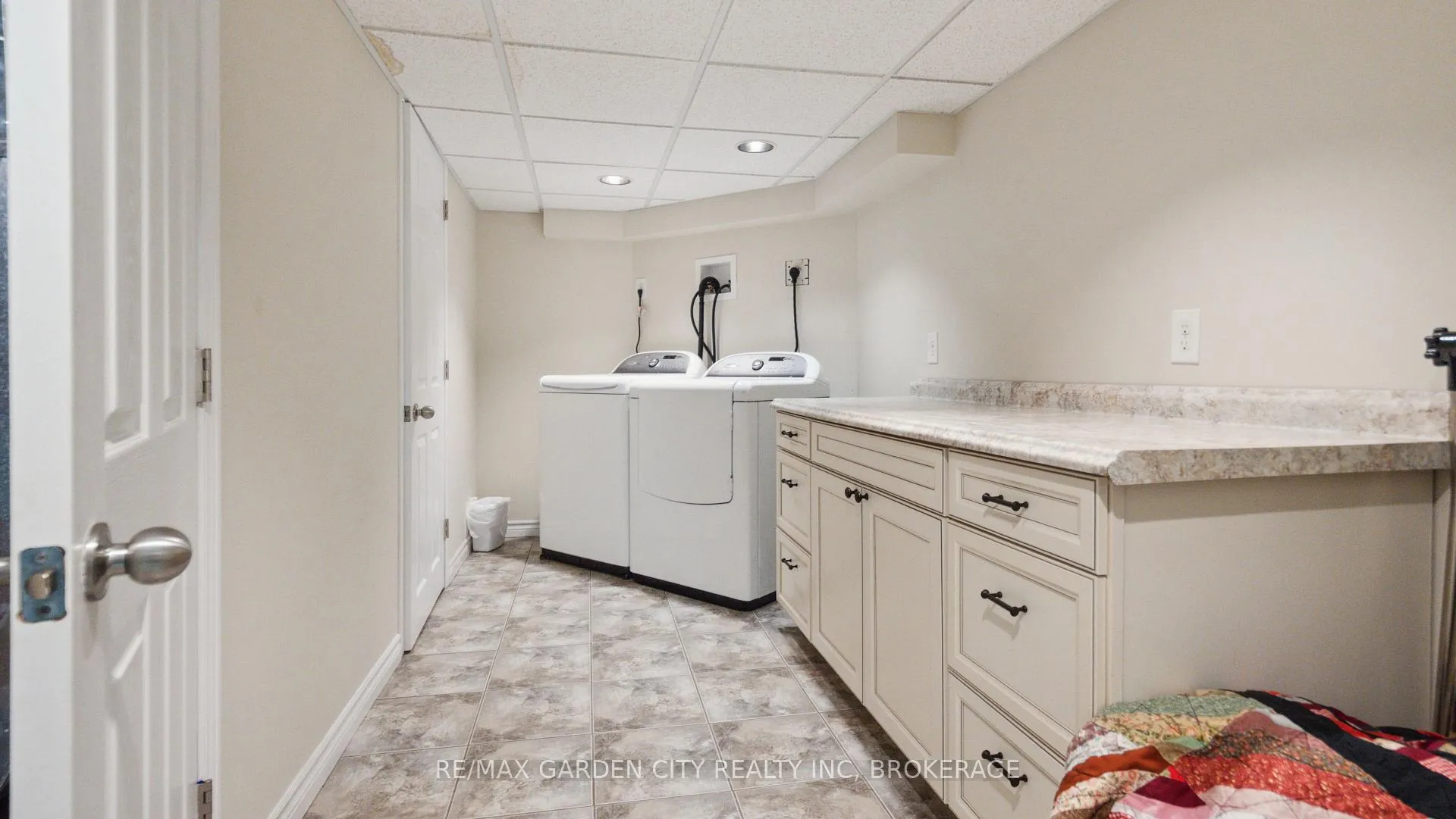 Photo 17 of 6276 Moretta Drive, Niagara Falls, Stamford — HOMEH