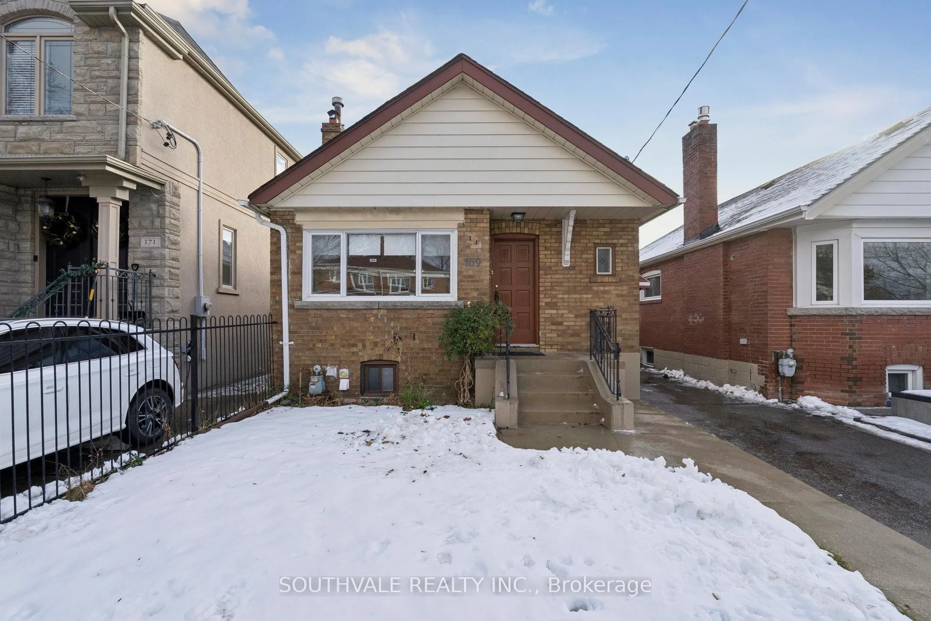 Photo 2 of 169 Torrens Avenue, Toronto, East York — HOMEH