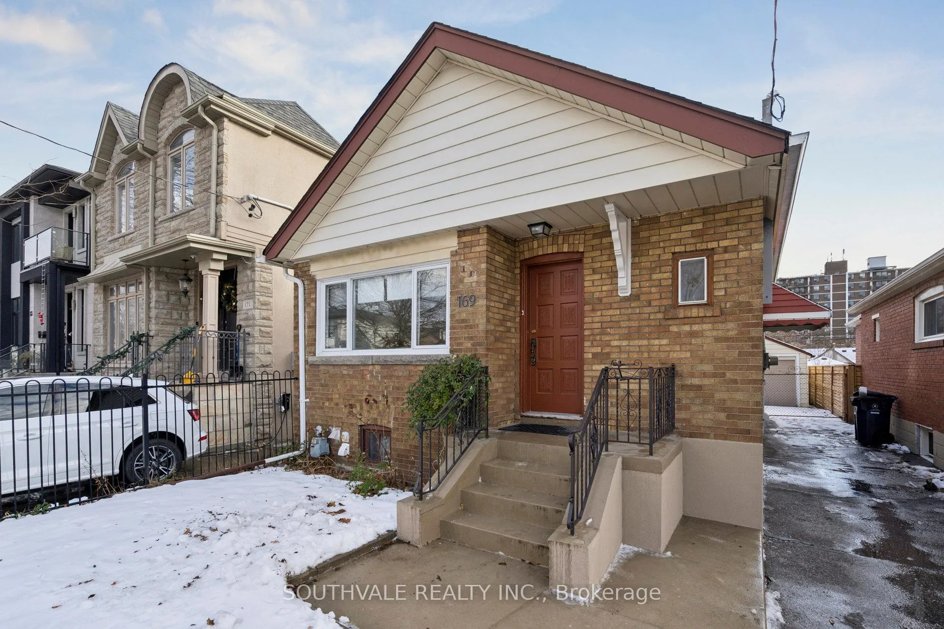 Photo 3 of 169 Torrens Avenue, Toronto, East York — HOMEH