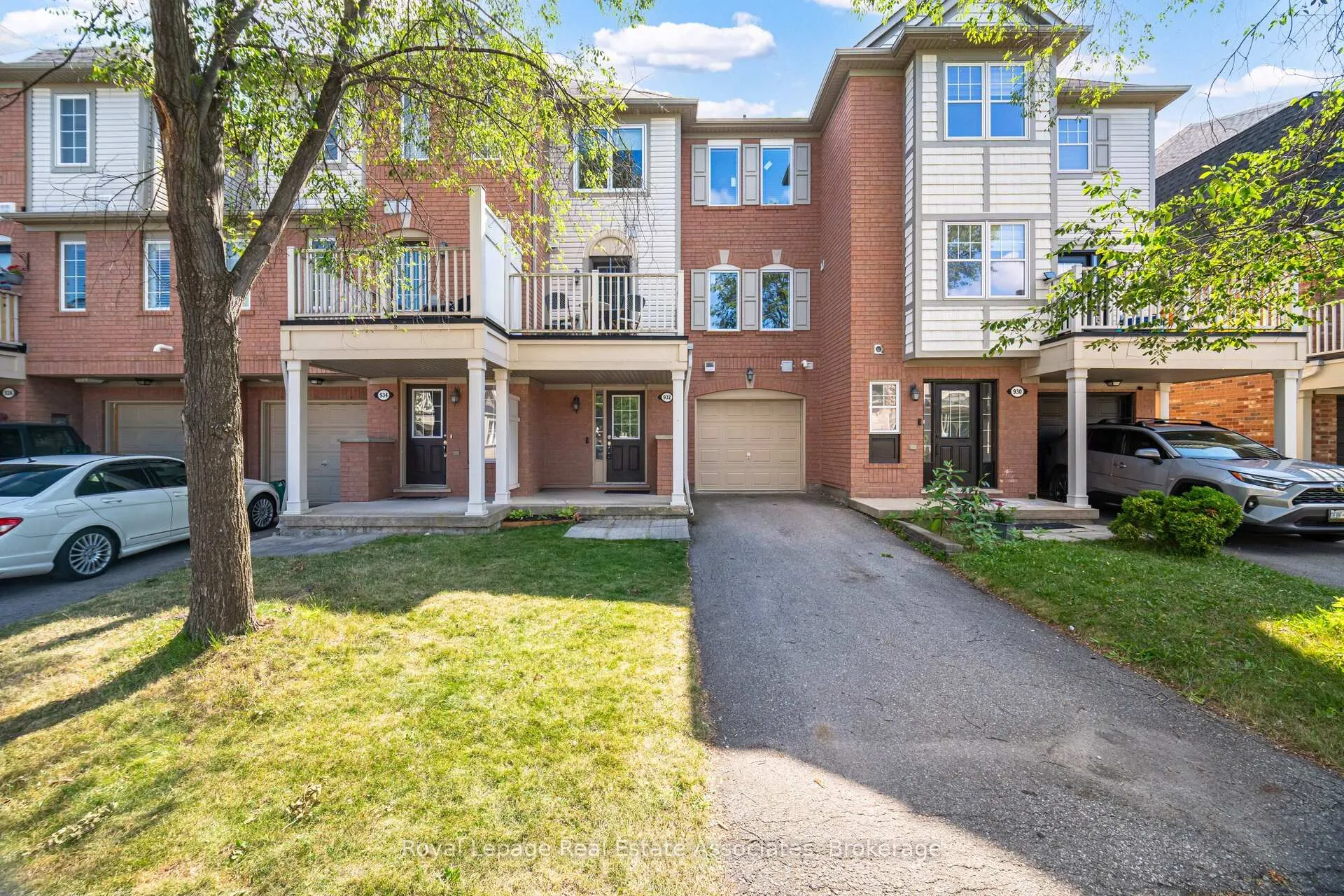 Photo 2 of 932 Burgess Gardens, Milton, Coates — HOMEH