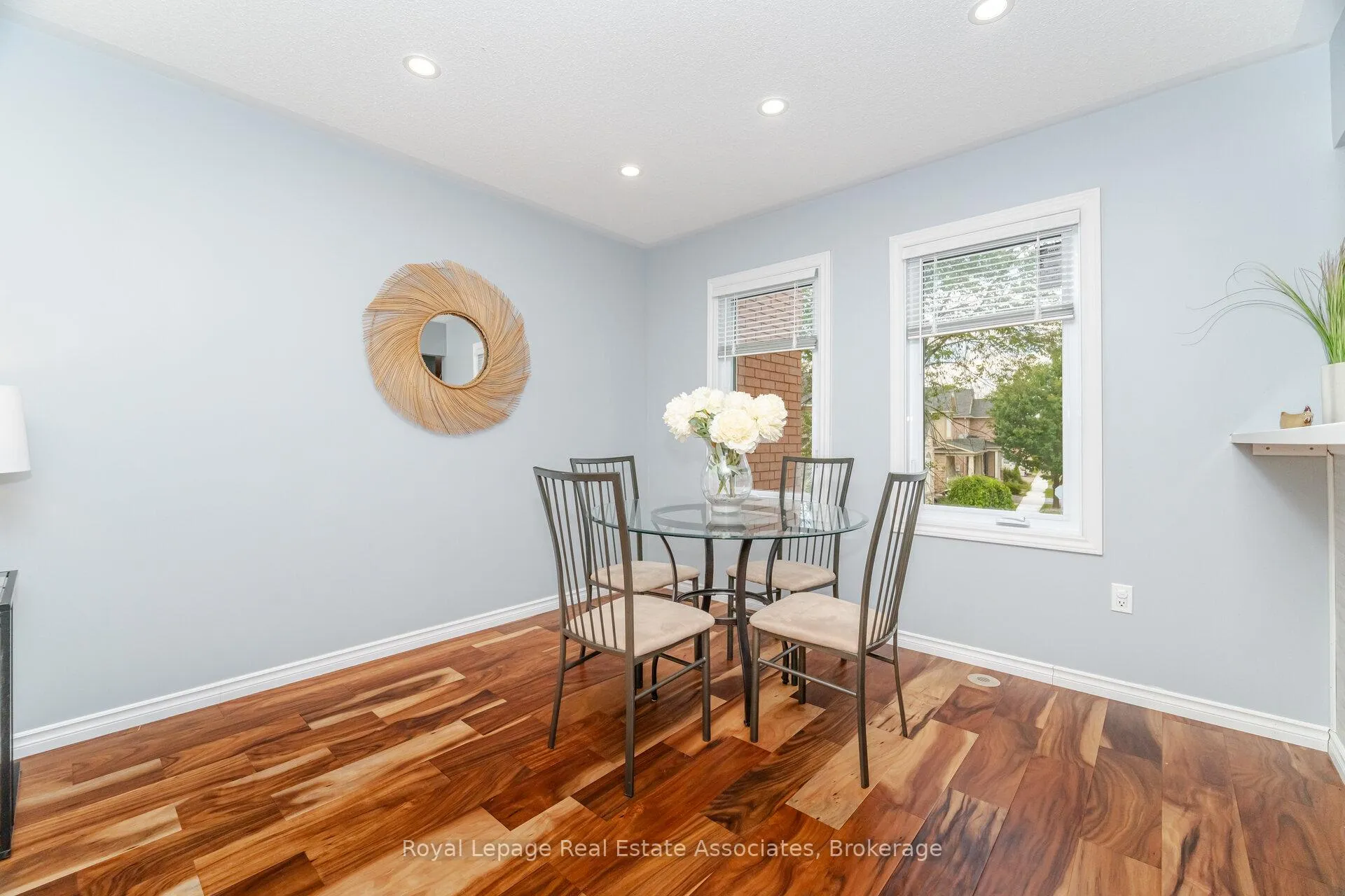 Photo 14 of 932 Burgess Gardens, Milton, Coates — HOMEH