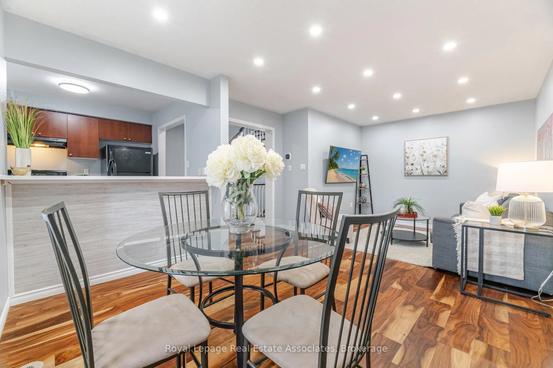 Photo 15 of 932 Burgess Gardens, Milton, Coates — HOMEH