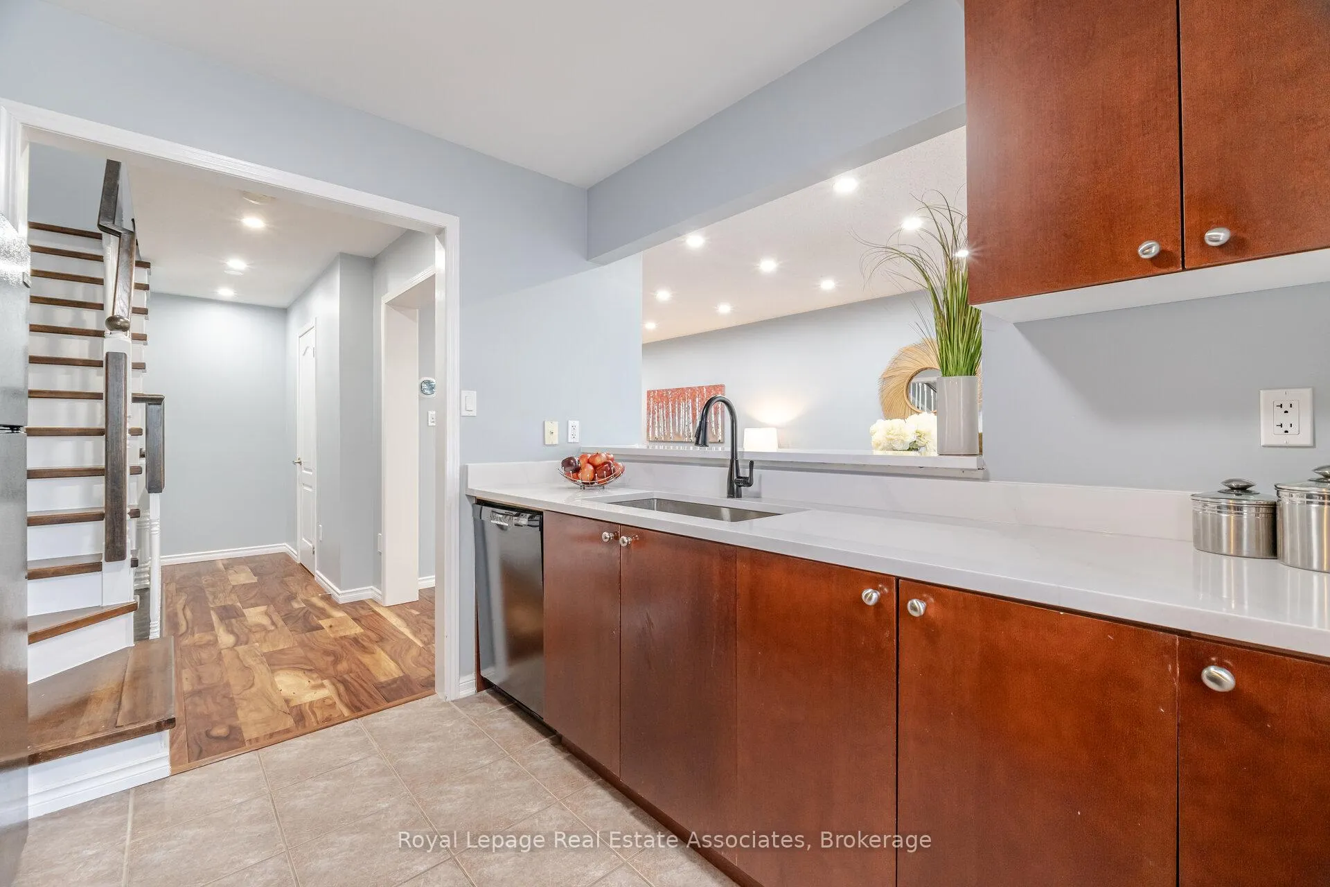 Photo 16 of 932 Burgess Gardens, Milton, Coates — HOMEH