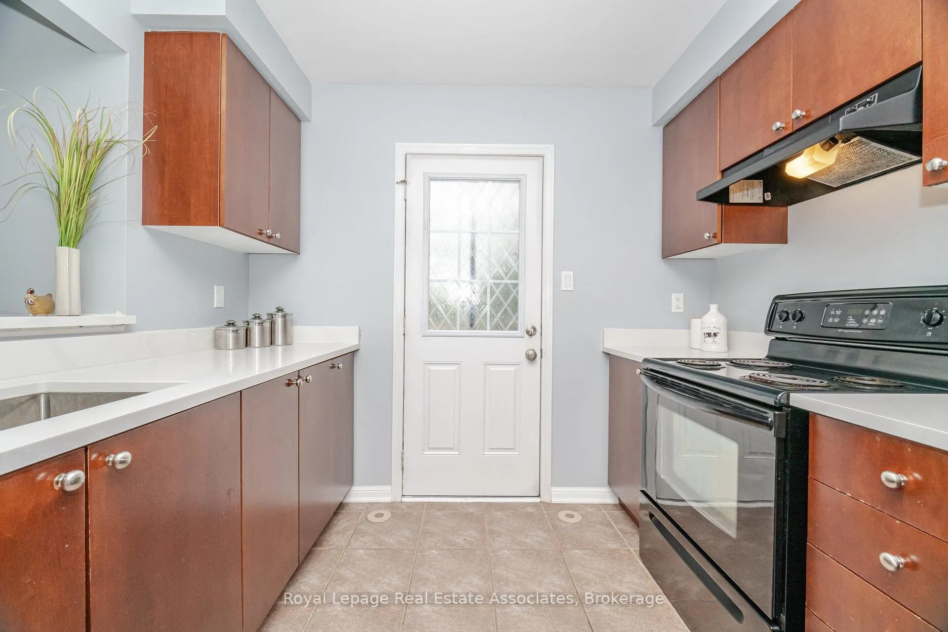 Photo 19 of 932 Burgess Gardens, Milton, Coates — HOMEH