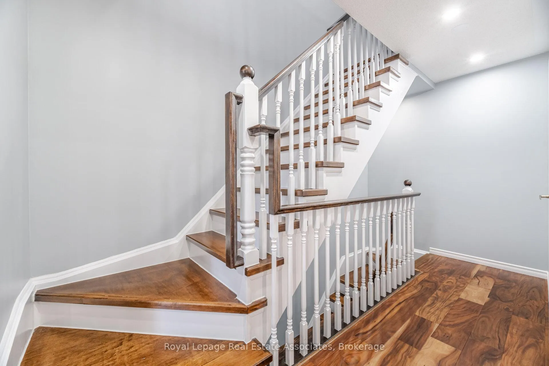 Photo 23 of 932 Burgess Gardens, Milton, Coates — HOMEH