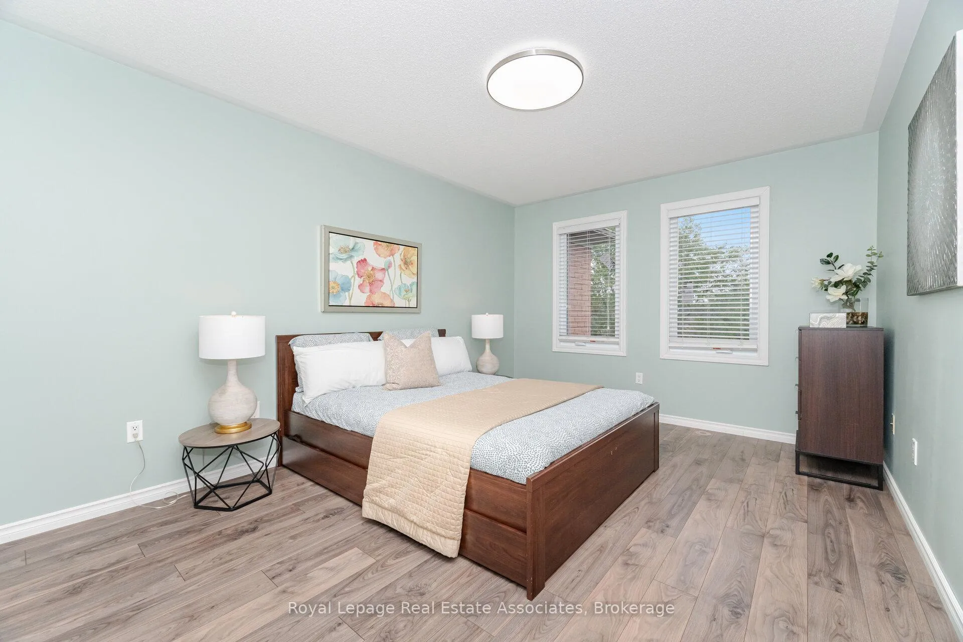 Photo 25 of 932 Burgess Gardens, Milton, Coates — HOMEH